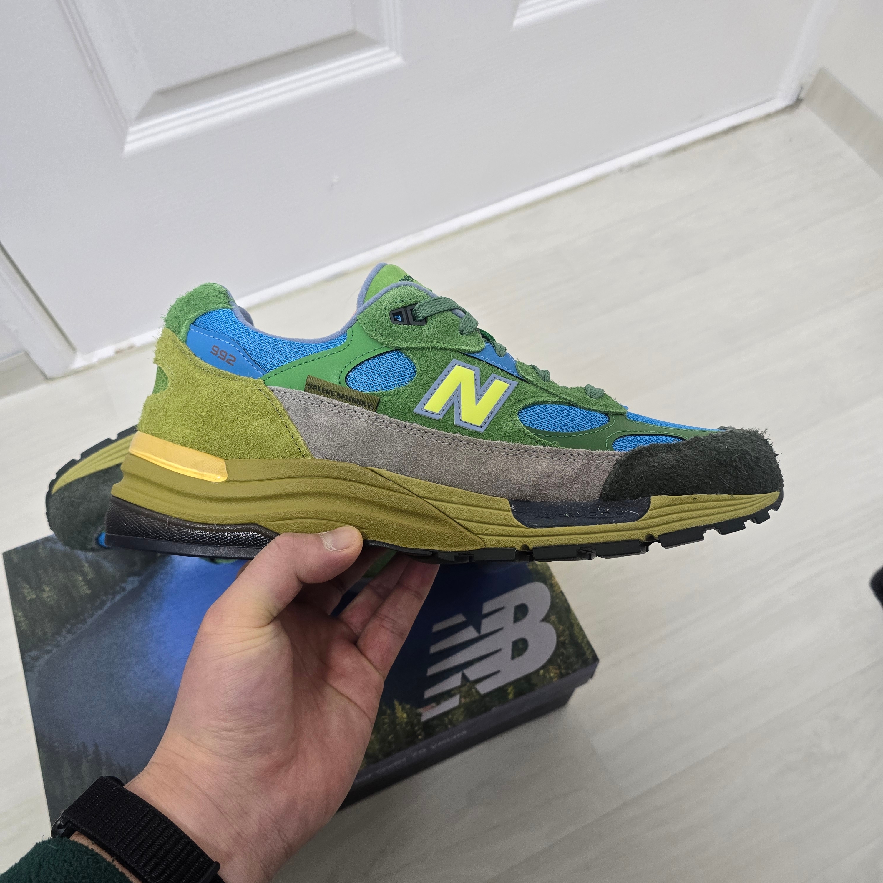 New Balance x Salehe Bembury 992 Green Blue - D Standard 착용 스타일 - 4
