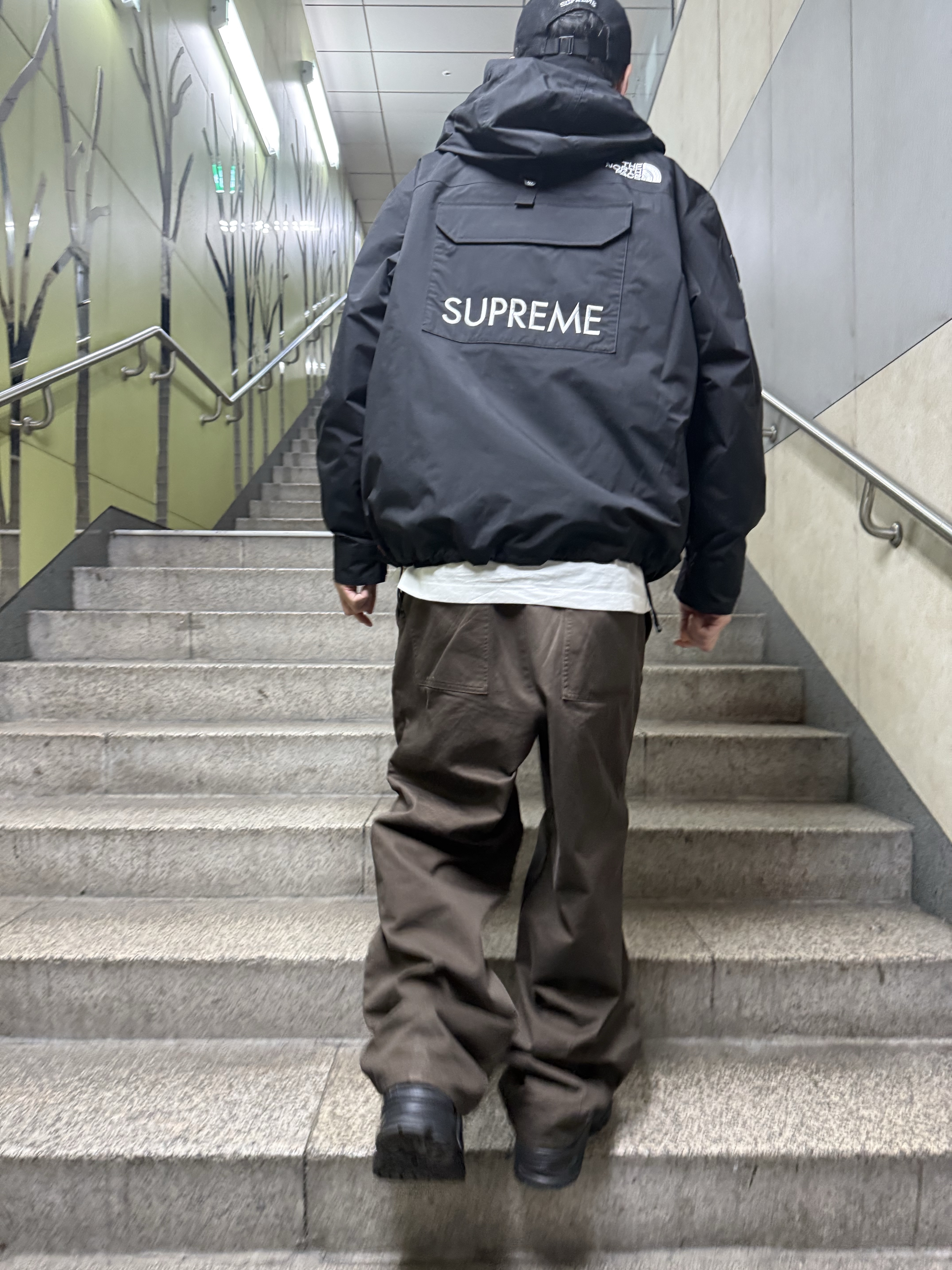 Supreme x The North Face Cargo Jacket Black - 20SS 착용 스타일 - 2