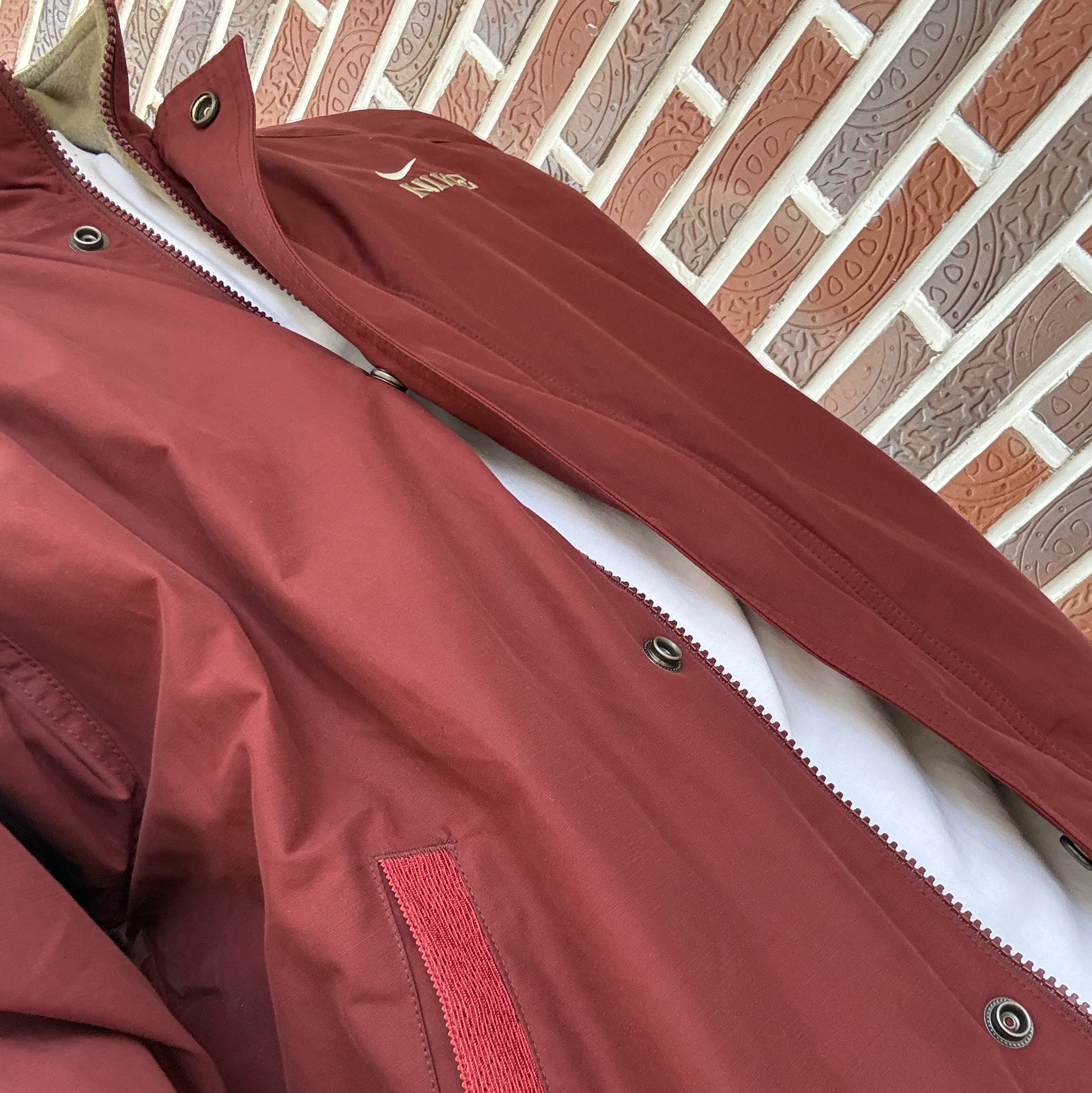Nike Club LNY Jacket Dark Team Red (IQ3705-613) 착용 스타일