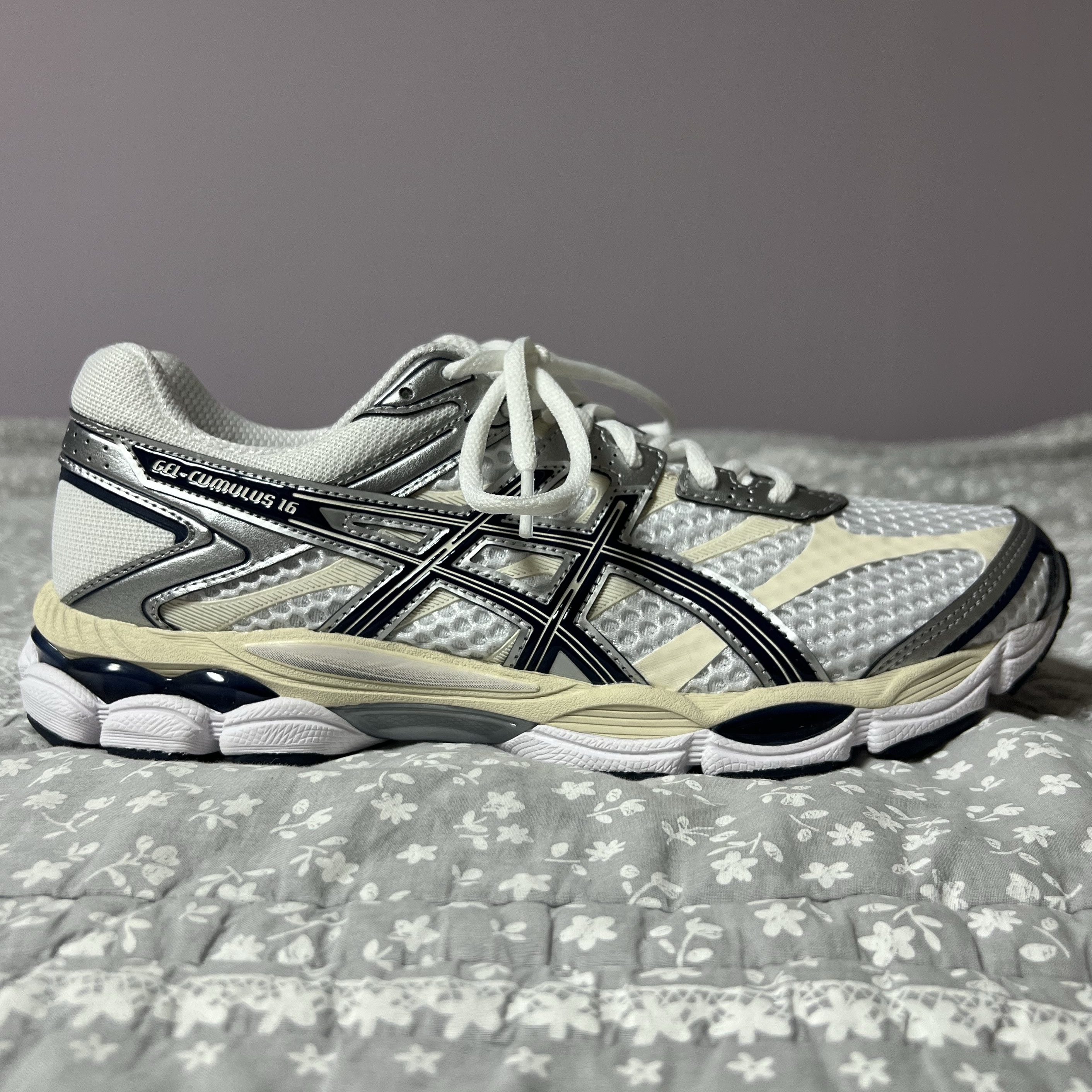 Asics Gel-Cumulus 16 White Midnight 착용 스타일