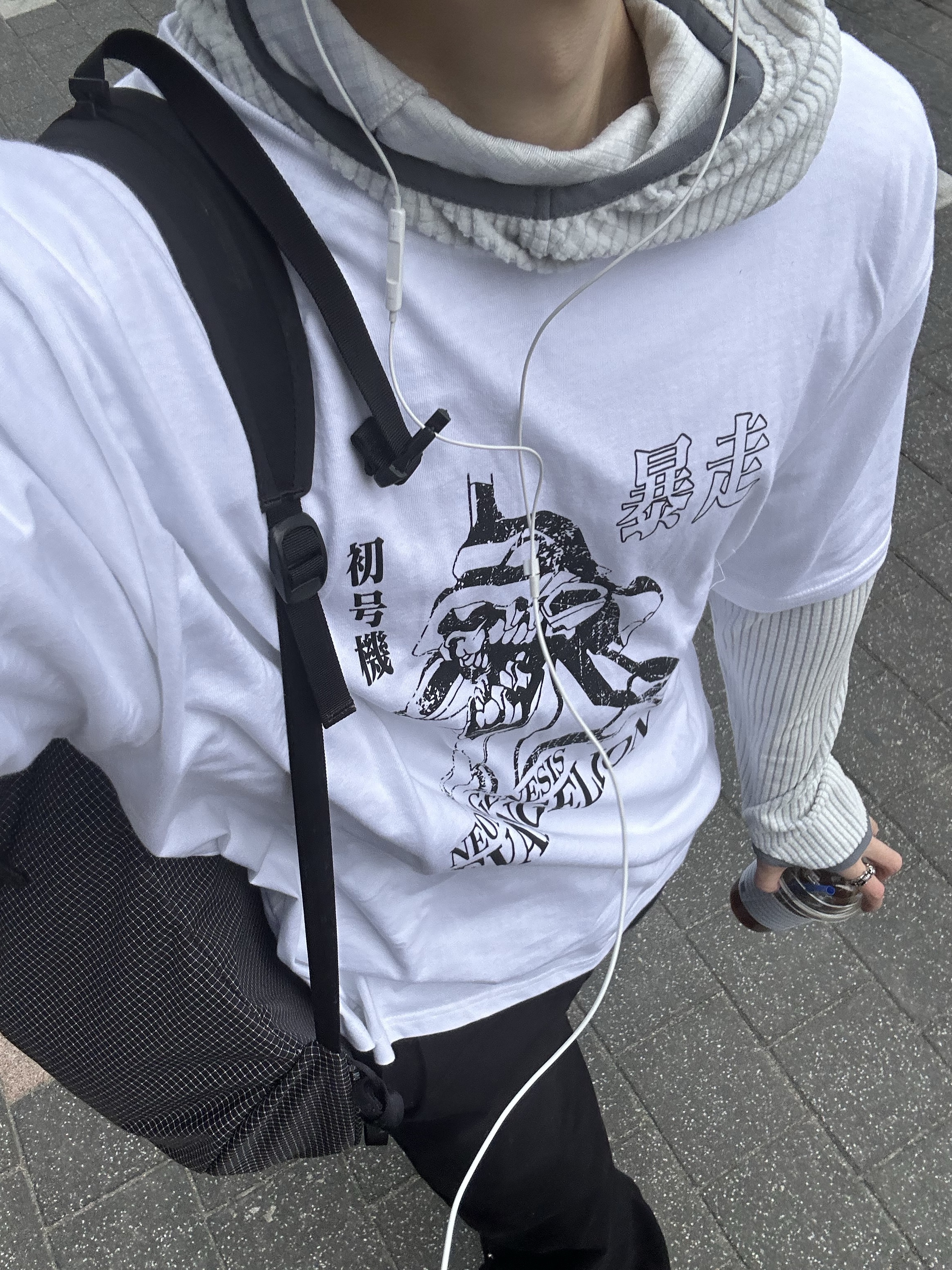 Mahagrid x Evangelion Berserk Mode T-Shirt White, Arc'teryx Konseal 15 Backpack Black 착용 스타일 - 1