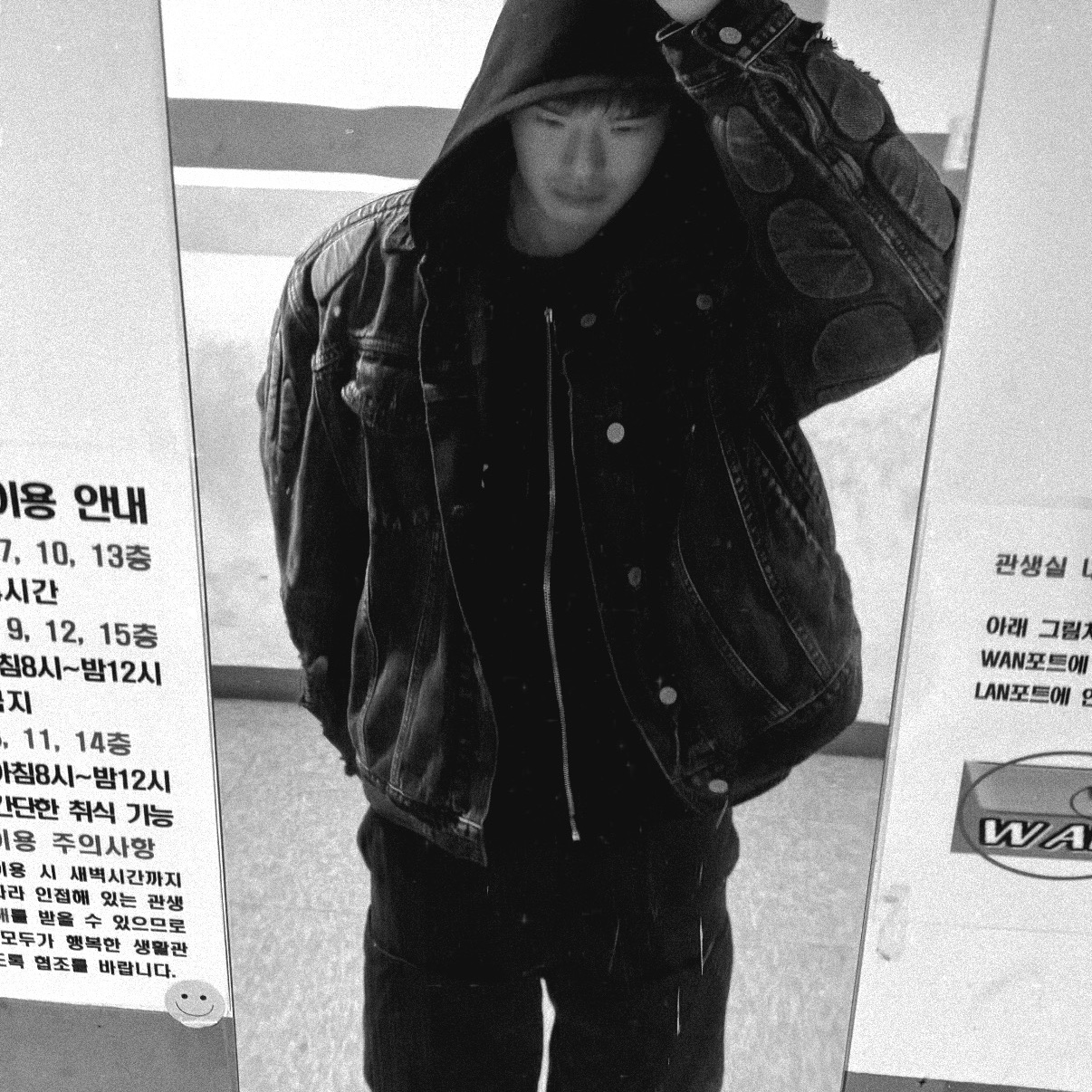 Yeezy Gap Engineered By Balenciaga Sateen Cargo Pants Black, Yeezy Gap Engineered By Balenciaga Padded Denim Jacket Grey Wash 착용 스타일 - 1