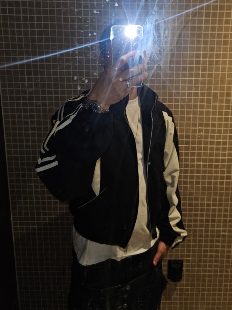 ROARINGRAD 26 Crop Track Jacket Black 착용 스타일