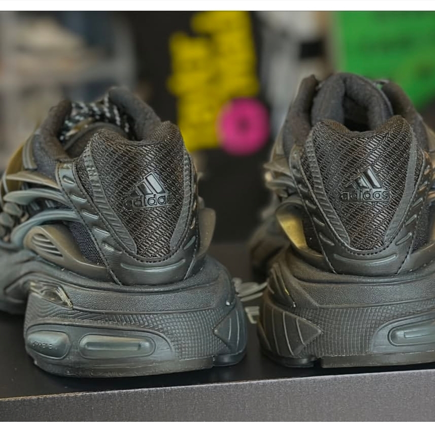 Adidas x Pharrell Williams Virginia Adistar Jellyfish Triple Black 착용 스타일 - 8