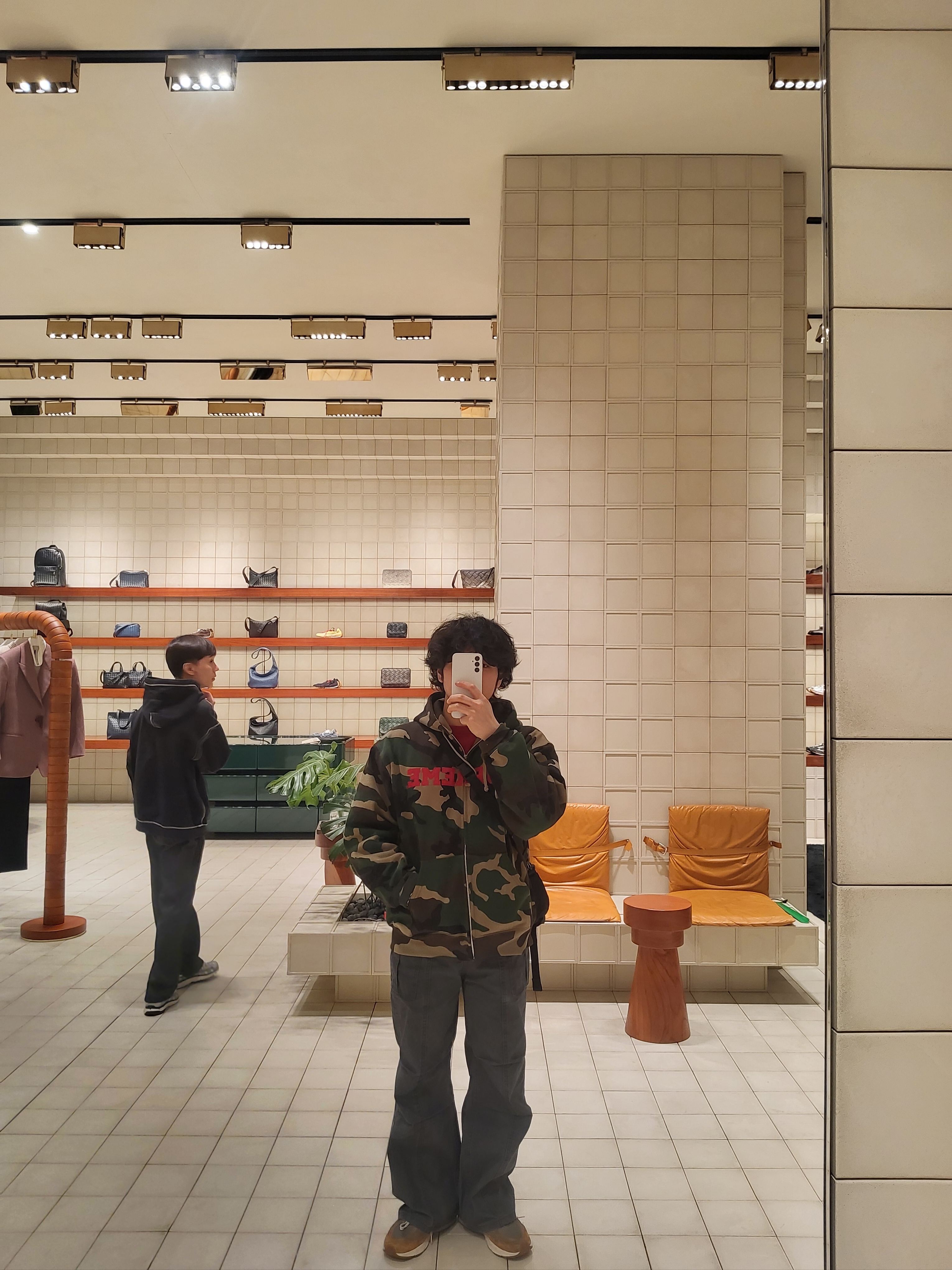 Supreme Collegiate Applique Zip Up Hooded Sweatshirt Woodland Camo - 25FW, Supreme Mini Duffle Bag Black - 26SS 착용 스타일 - 2