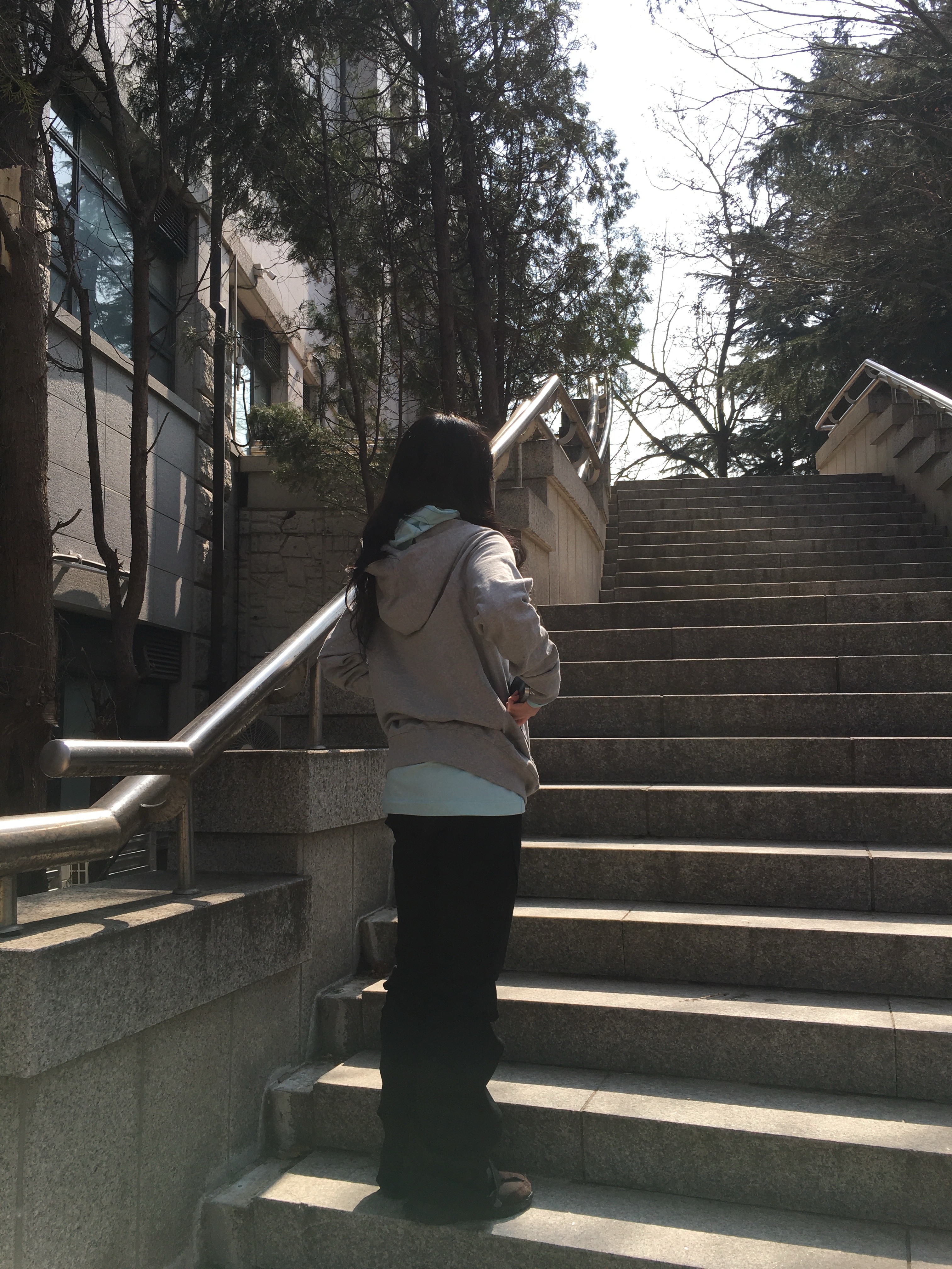 Sansan Gear Sling Zip-Up Hoodie Melange Grey, Asics Life Walker 010 Coffee - 3E Wide 착용 스타일