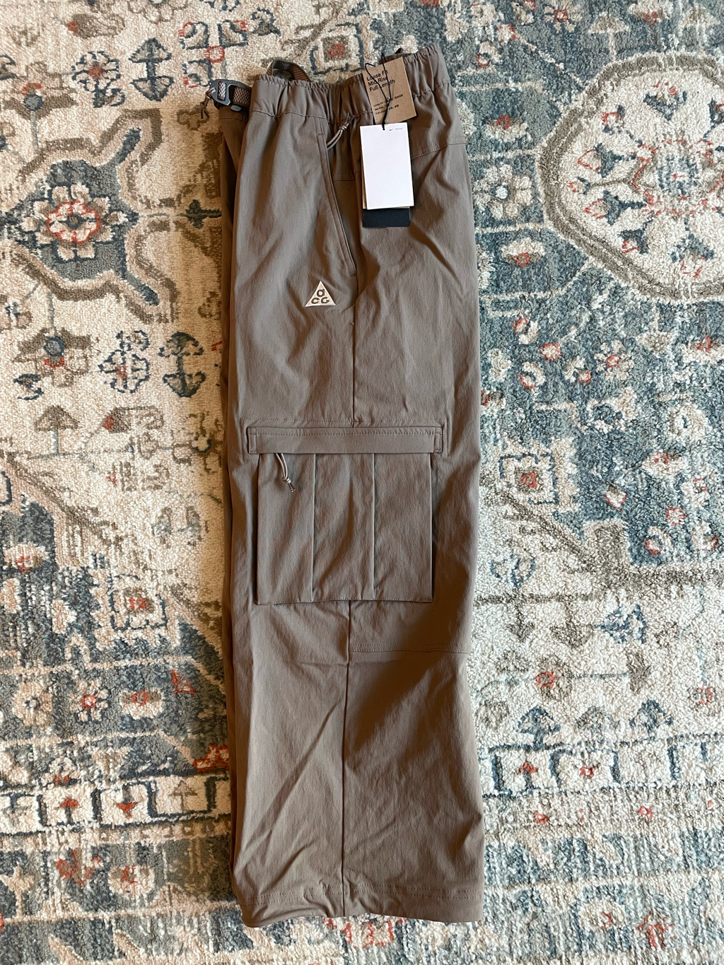 (W) Nike ACG Smith Summit Cargo Pants Mink Brown College Grey - Asia 착용 스타일 - 1