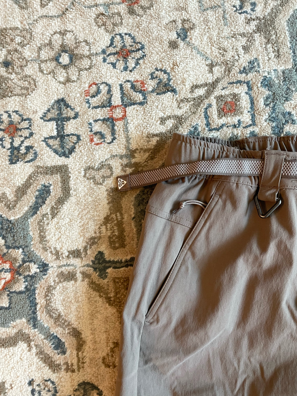 (W) Nike ACG Smith Summit Cargo Pants Mink Brown College Grey - Asia 착용 스타일 - 6