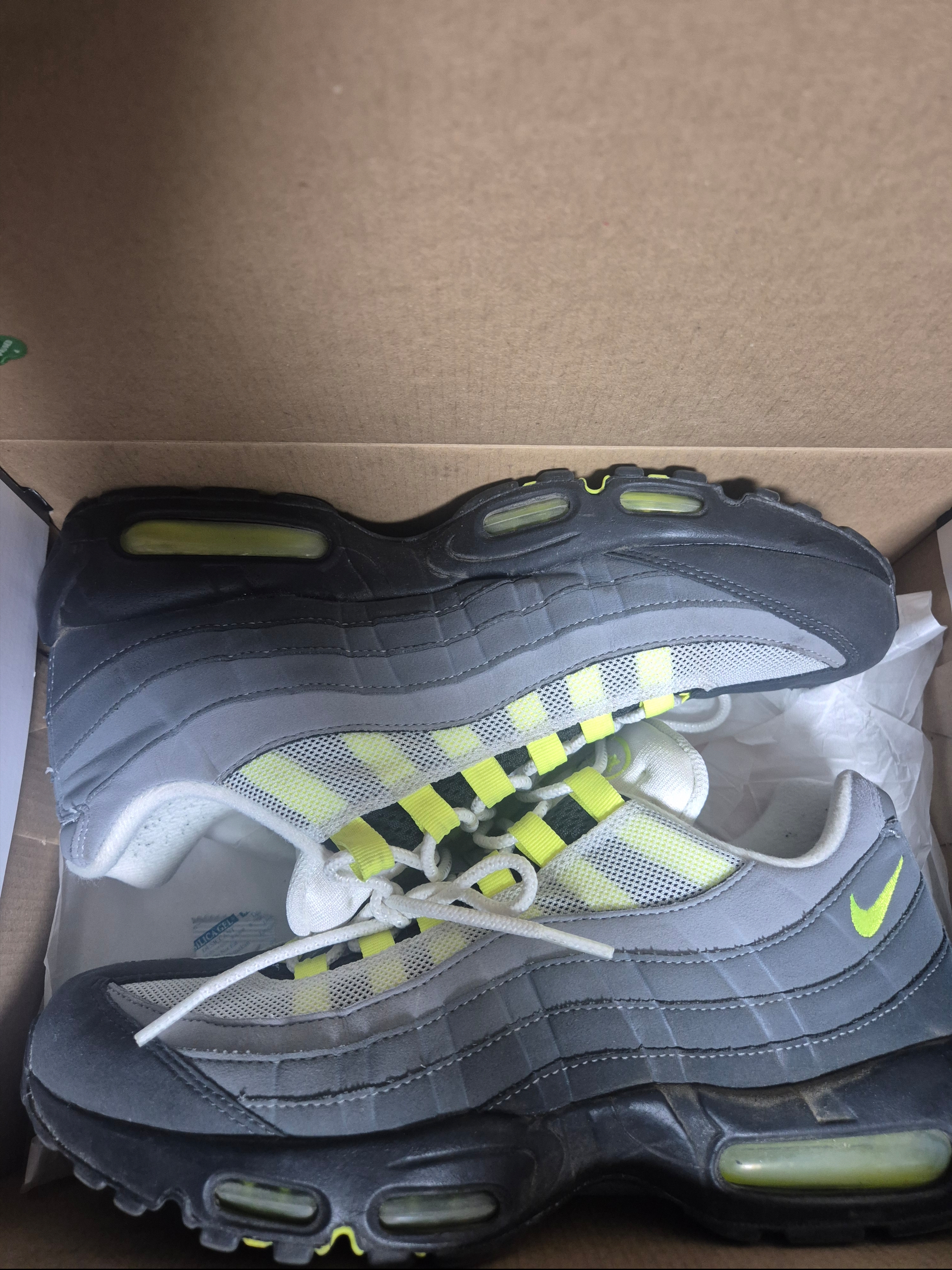 Nike Air Max 95 OG Neon 착용 스타일