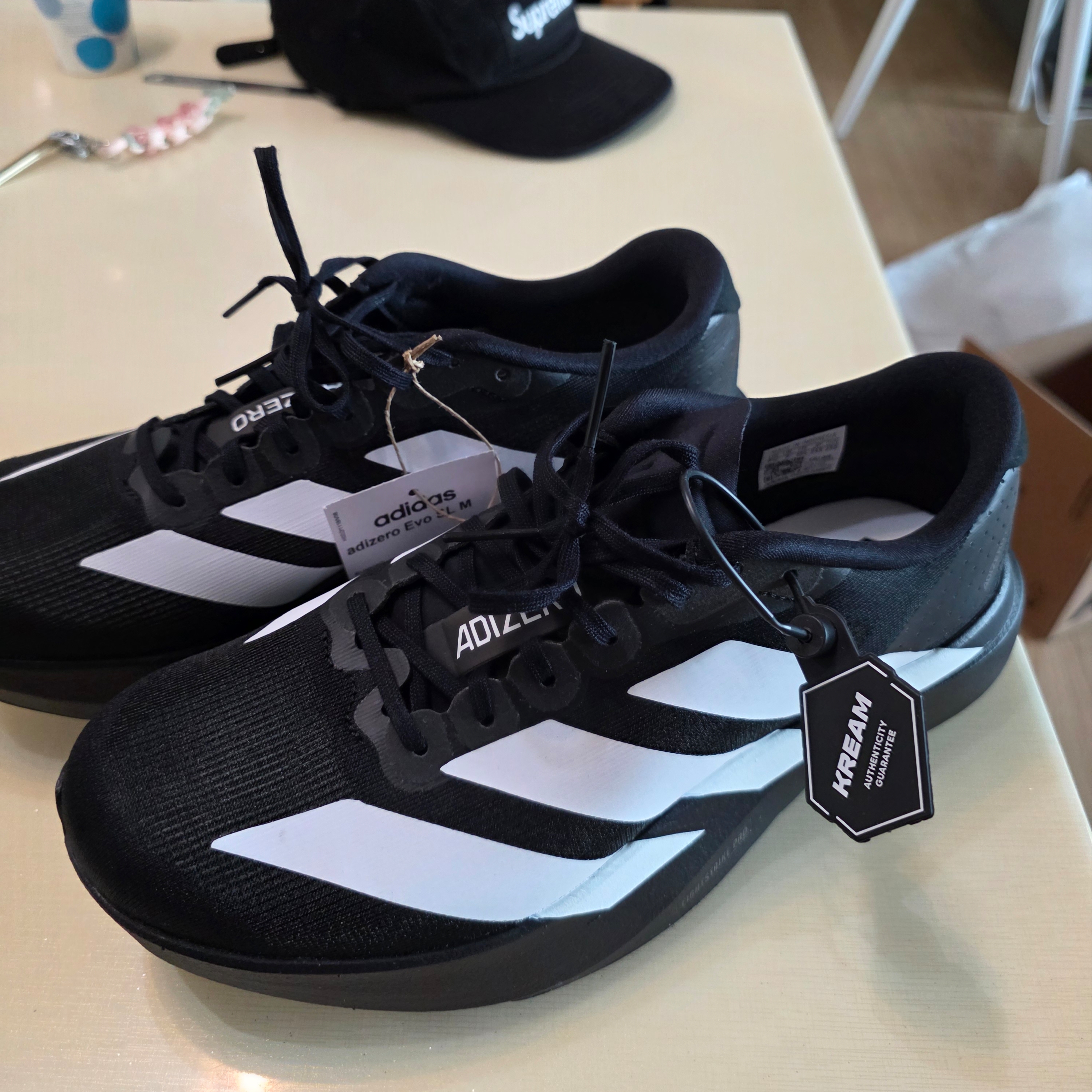 Adidas Adizero EVO SL Core Black Cloud White 착용 스타일
