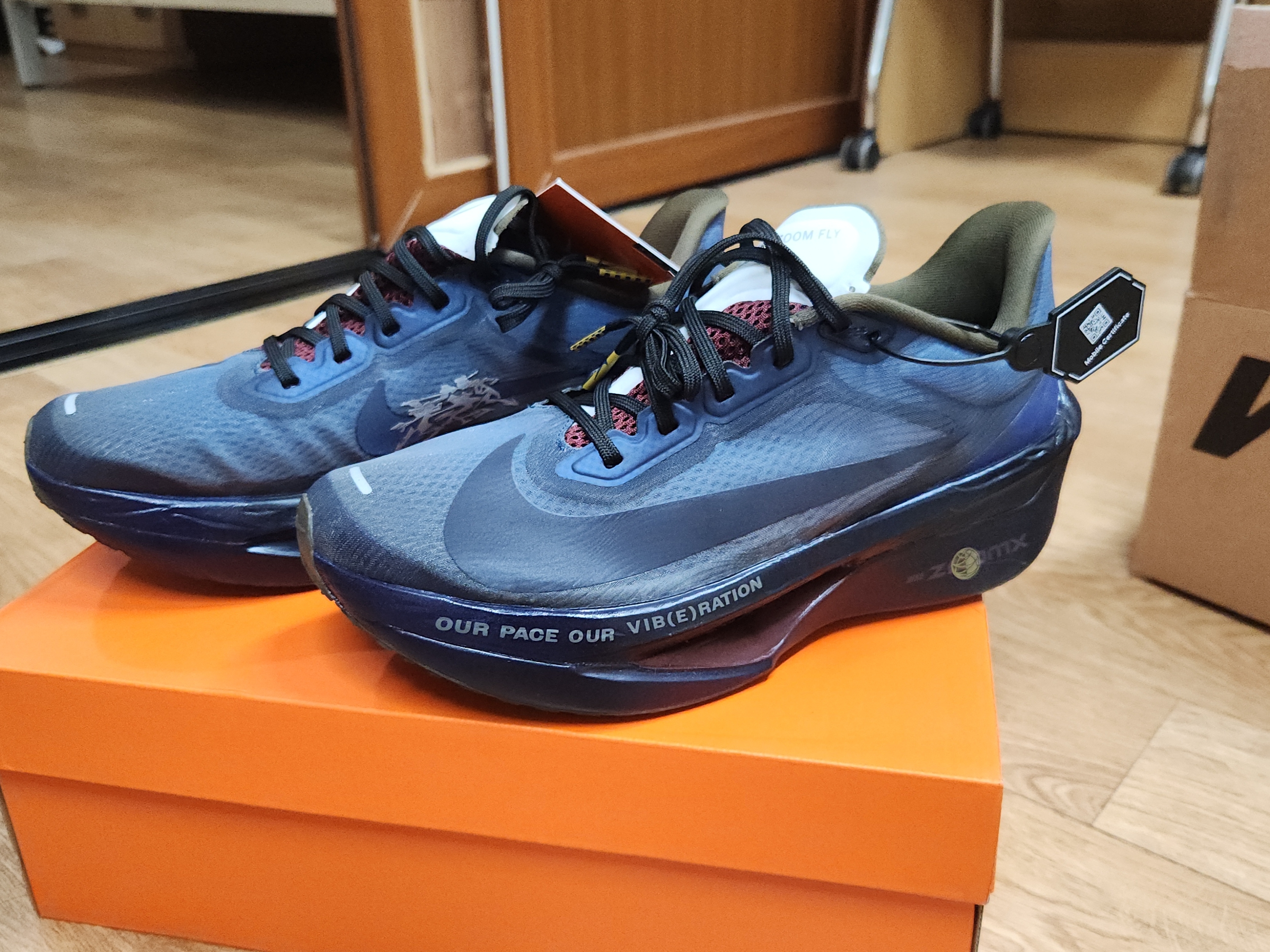 Nike Zoom Fly 6 Court Blue Burgundy Ash 착용 스타일 - 1