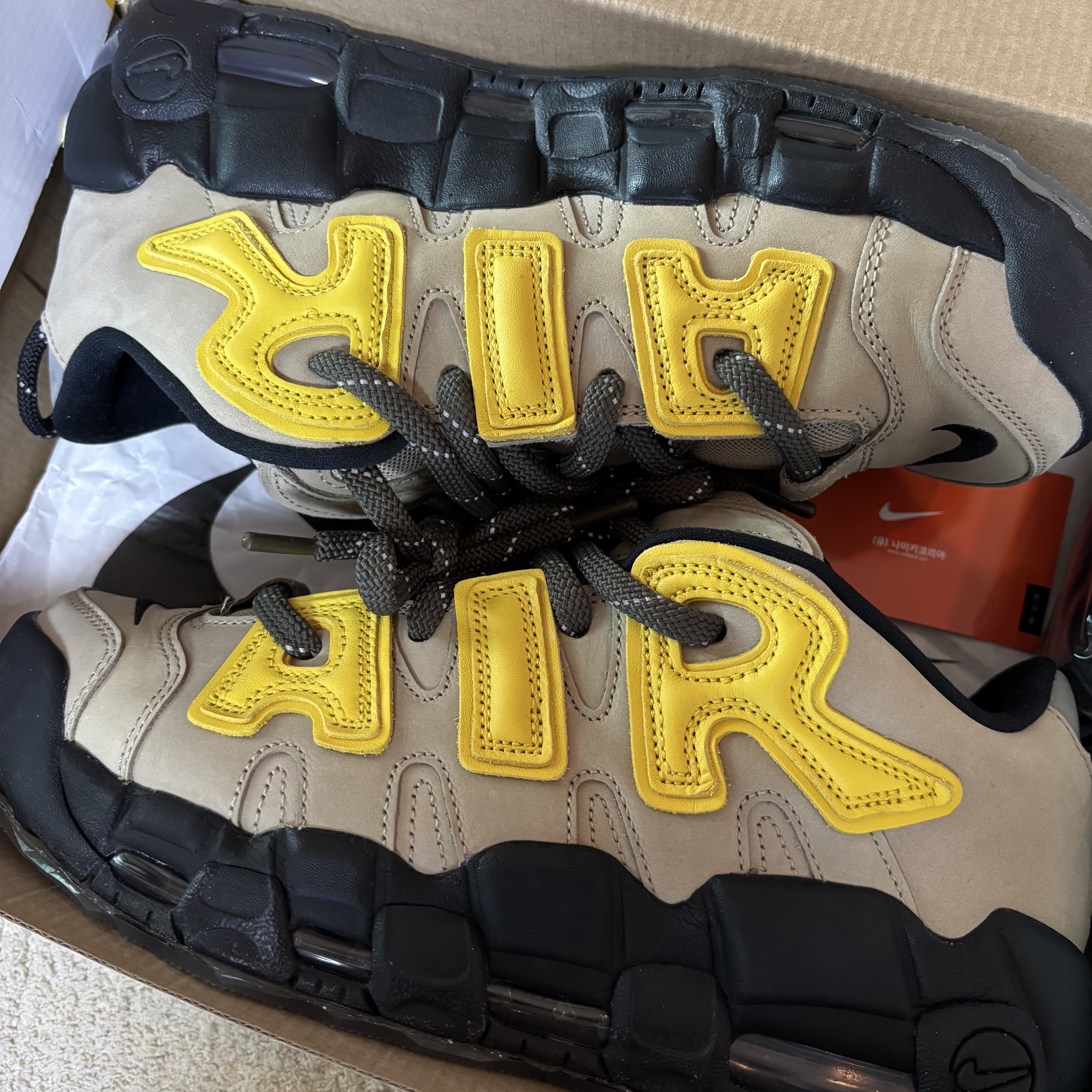 Nike x Ambush Air More Uptempo Low Vivid Sulfur and Limestone 착용 스타일