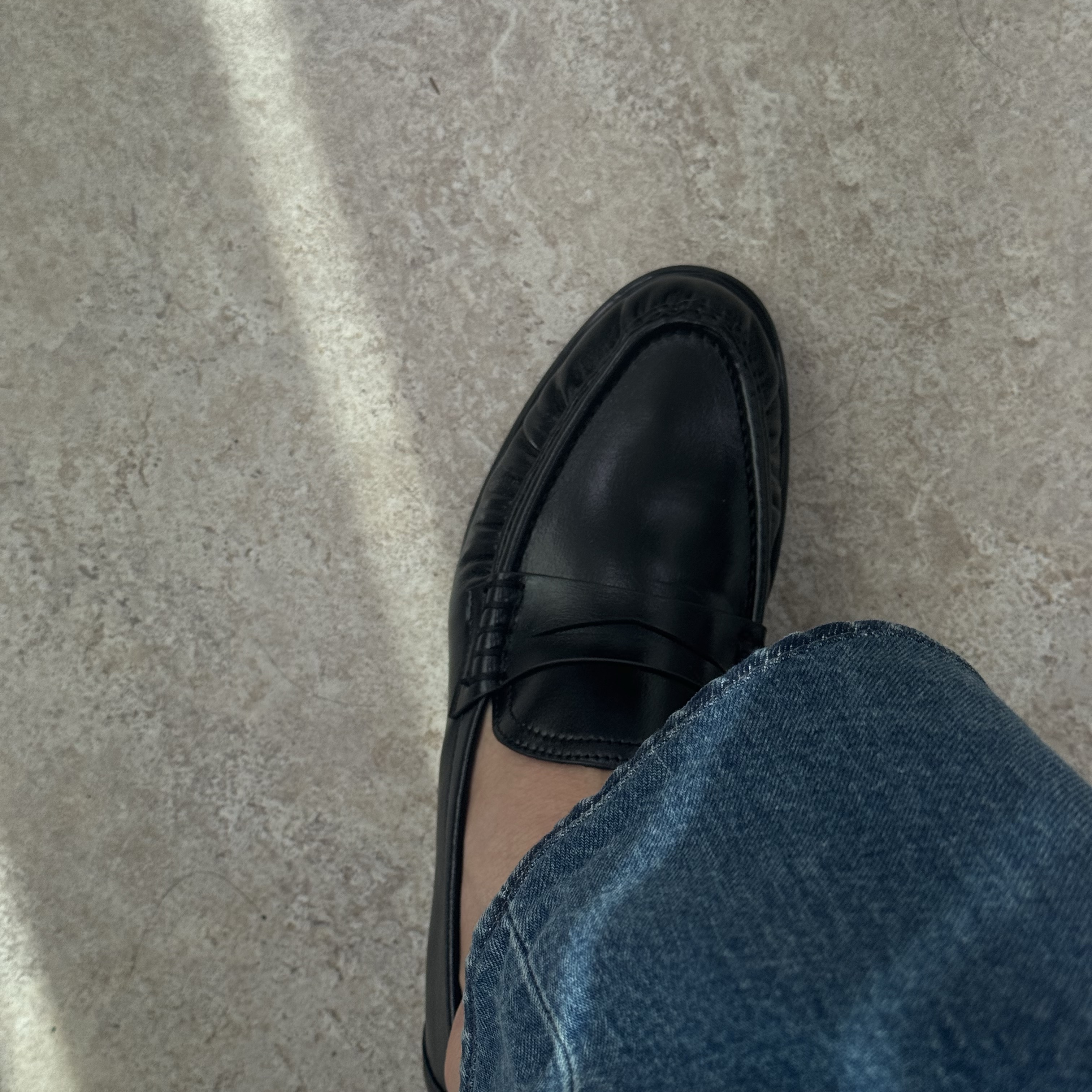 (W) Zara Soft Gathered Loafer Black 착용 스타일