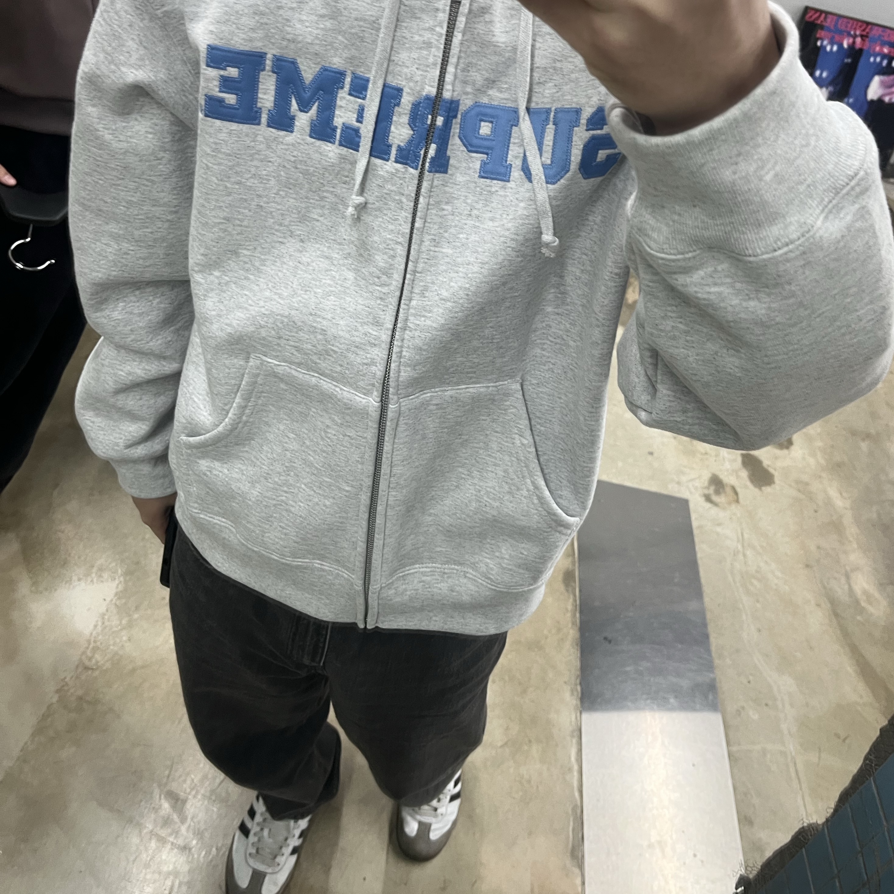 Supreme Collegiate Applique Zip Up Hooded Sweatshirt Ash Grey - 25FW 착용 스타일