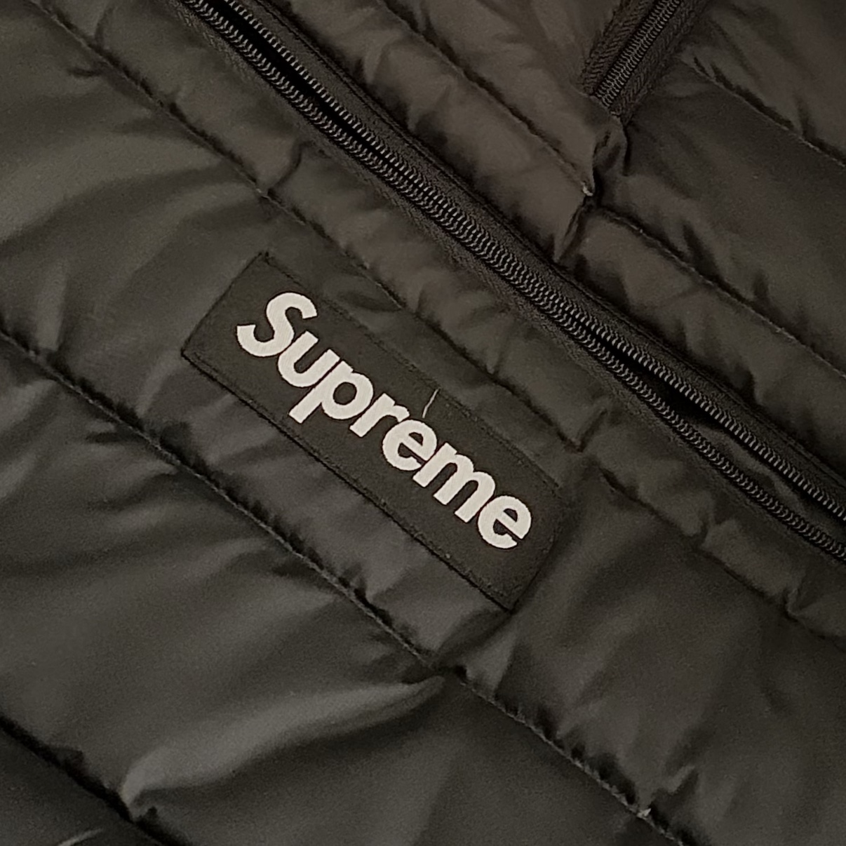 Supreme Micro Down Half Zip Hooded Pullover Black - 25FW 착용 스타일