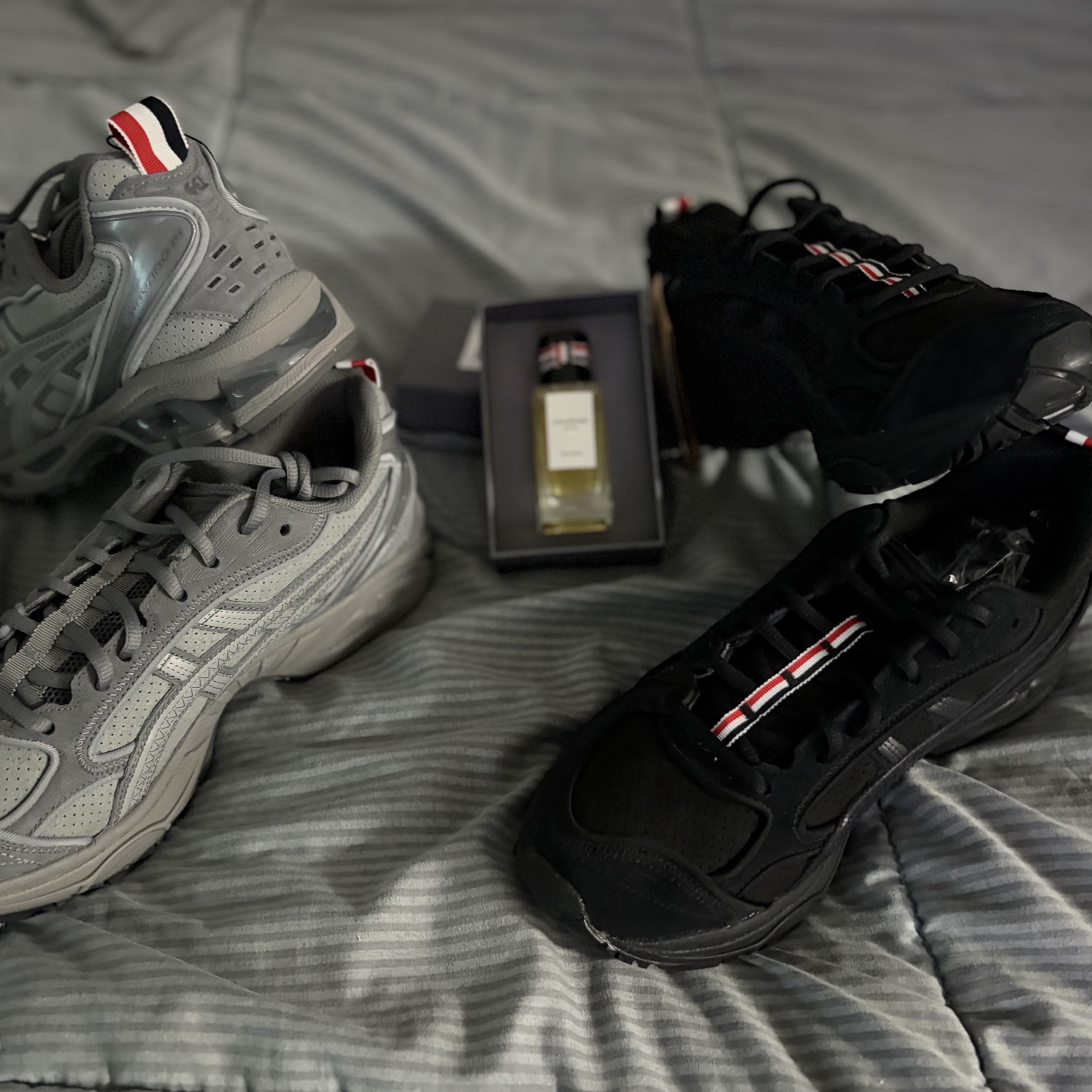 Asics x Thom Browne Gel-Kayano 14 Grey, Asics x Thom Browne Gel-Kayano 14 Black μ°©μ© μ€νμΌ