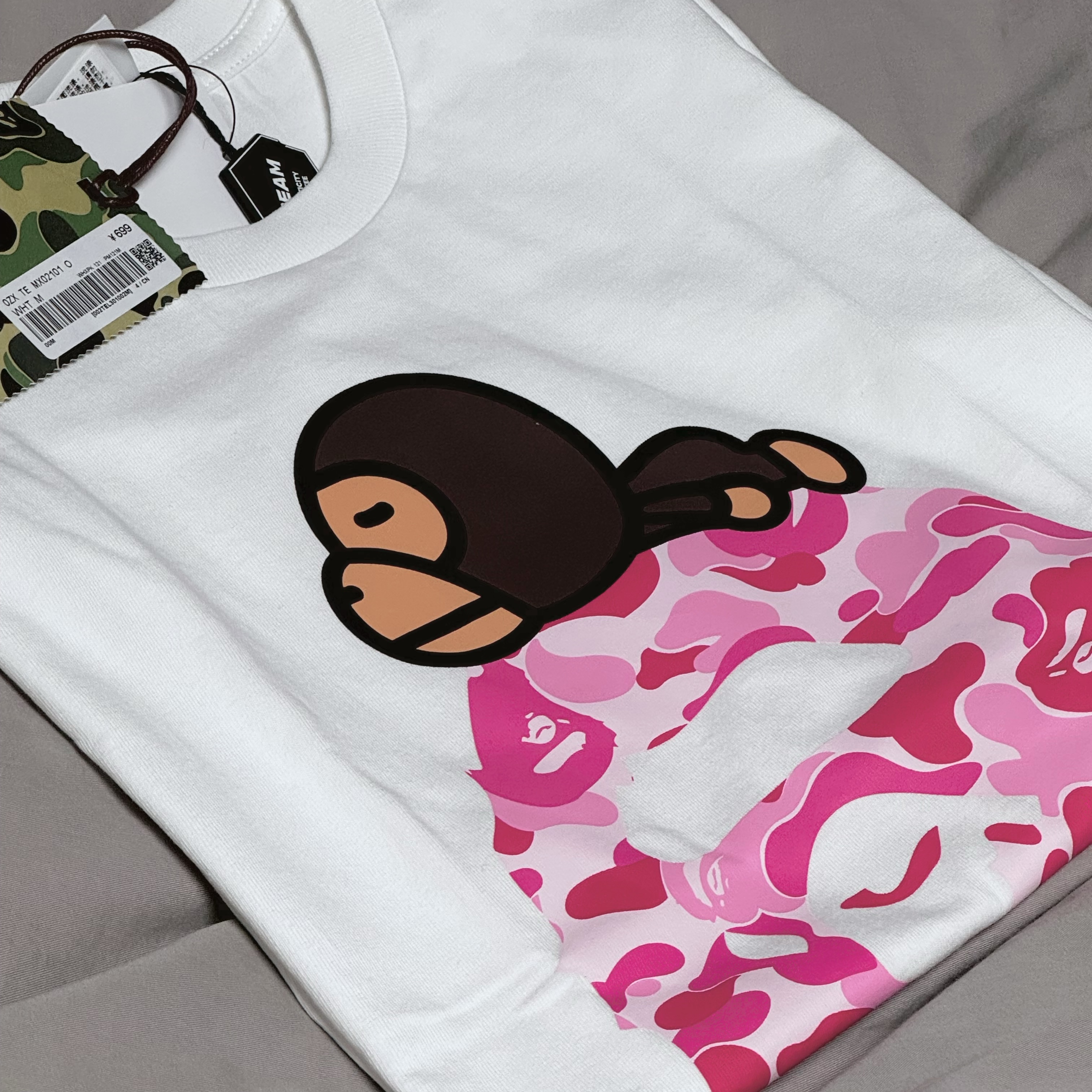 BAPE ABC Camo Milo on Big Ape T-Shirt White Pink 착용 스타일