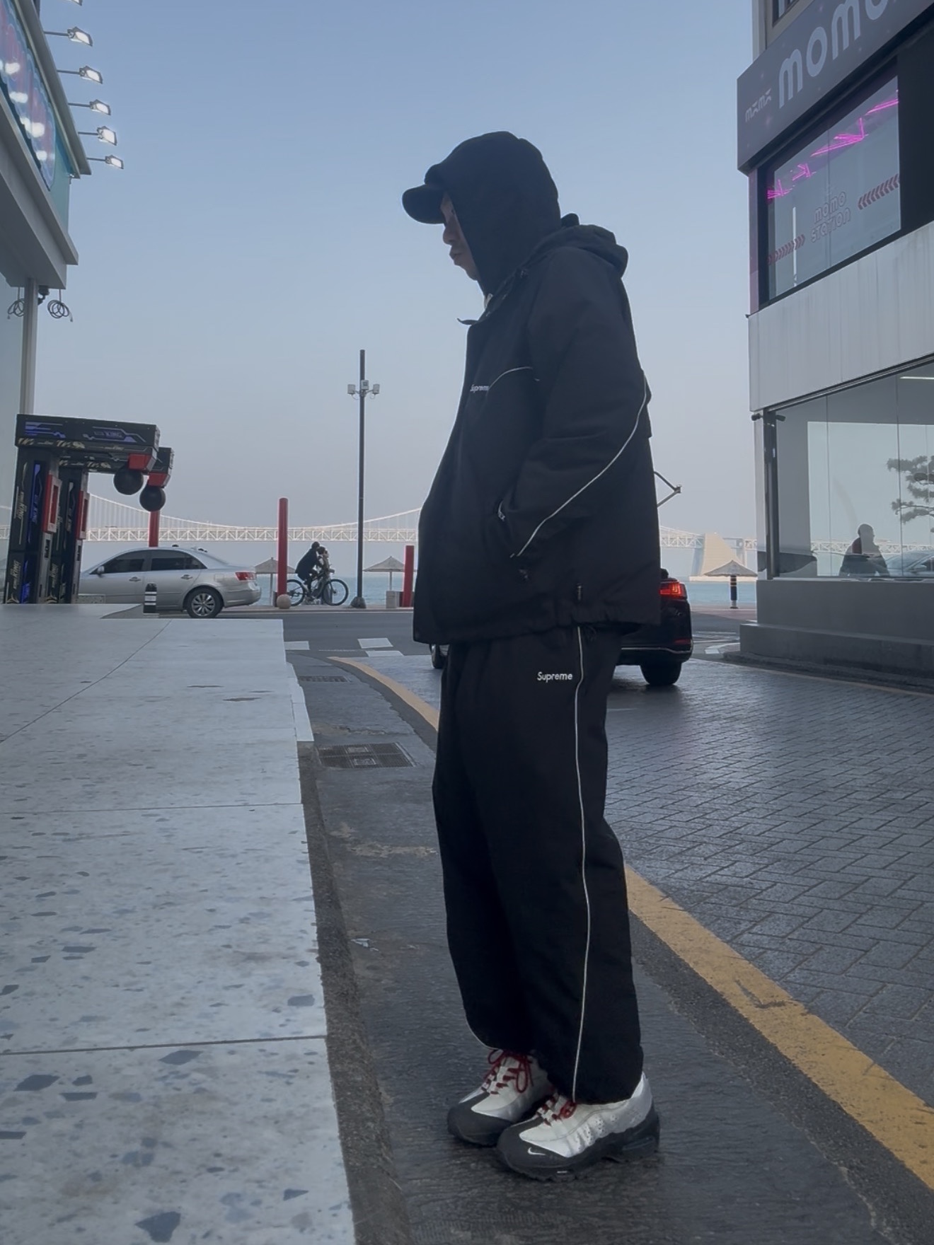 Supreme x The North Face Split 6-Panel Black - 24SS, Supreme x Umbro Gore-Tex Hooded Jacket Black - 25SS 착용 스타일 - 2