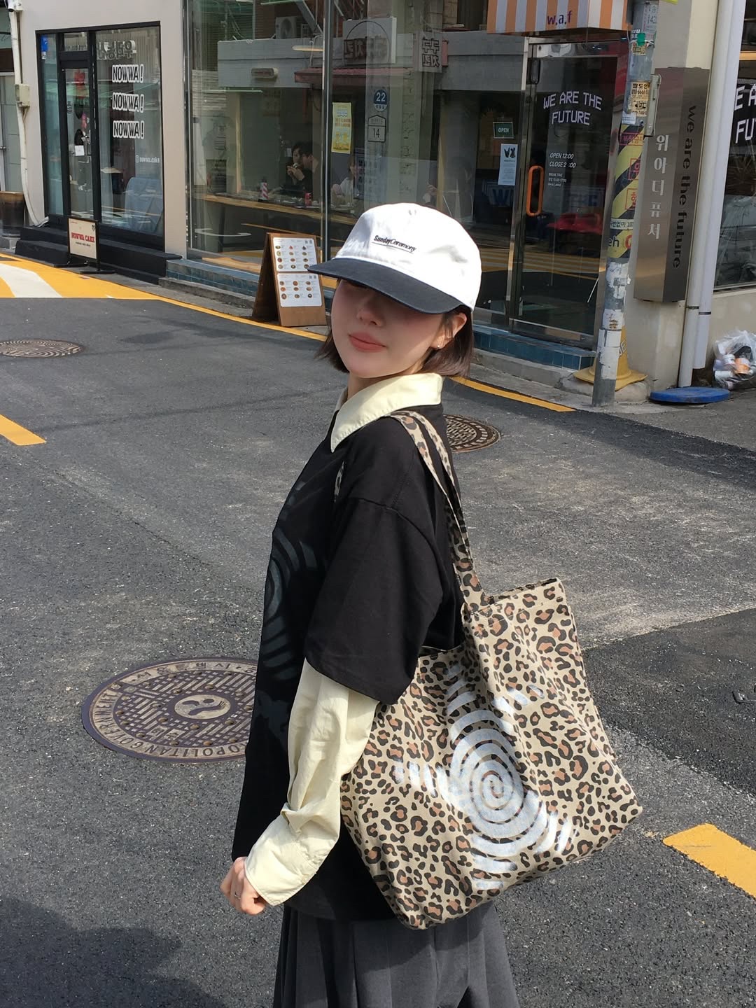 Sunday Ceremony Sunday Logo 5 Panel Cotton Cap - White 착용 스타일 - 2
