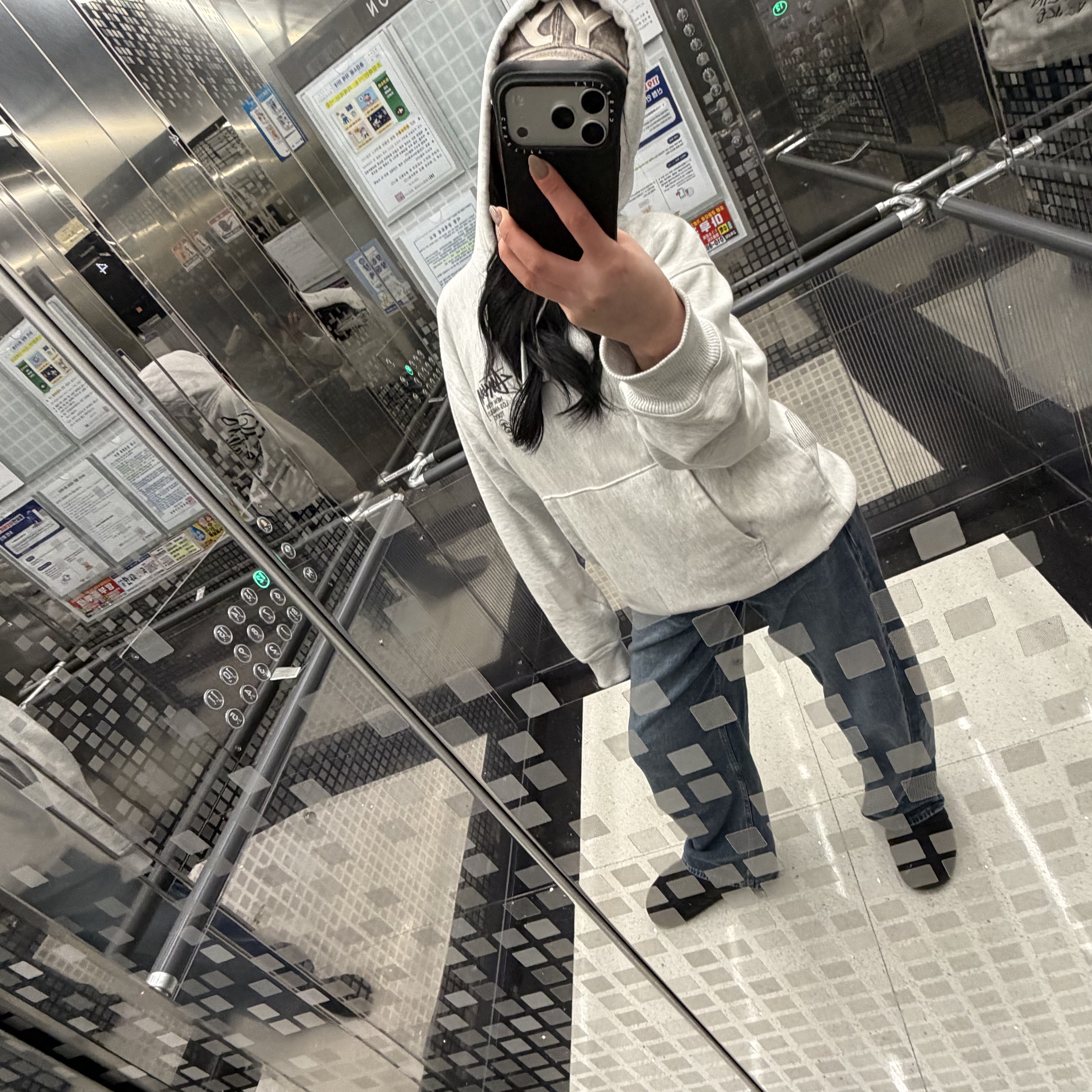 Stussy World Tour Hoodie Ash Heather 2024,2025, Subu Permanent F-Line Black 착용 스타일