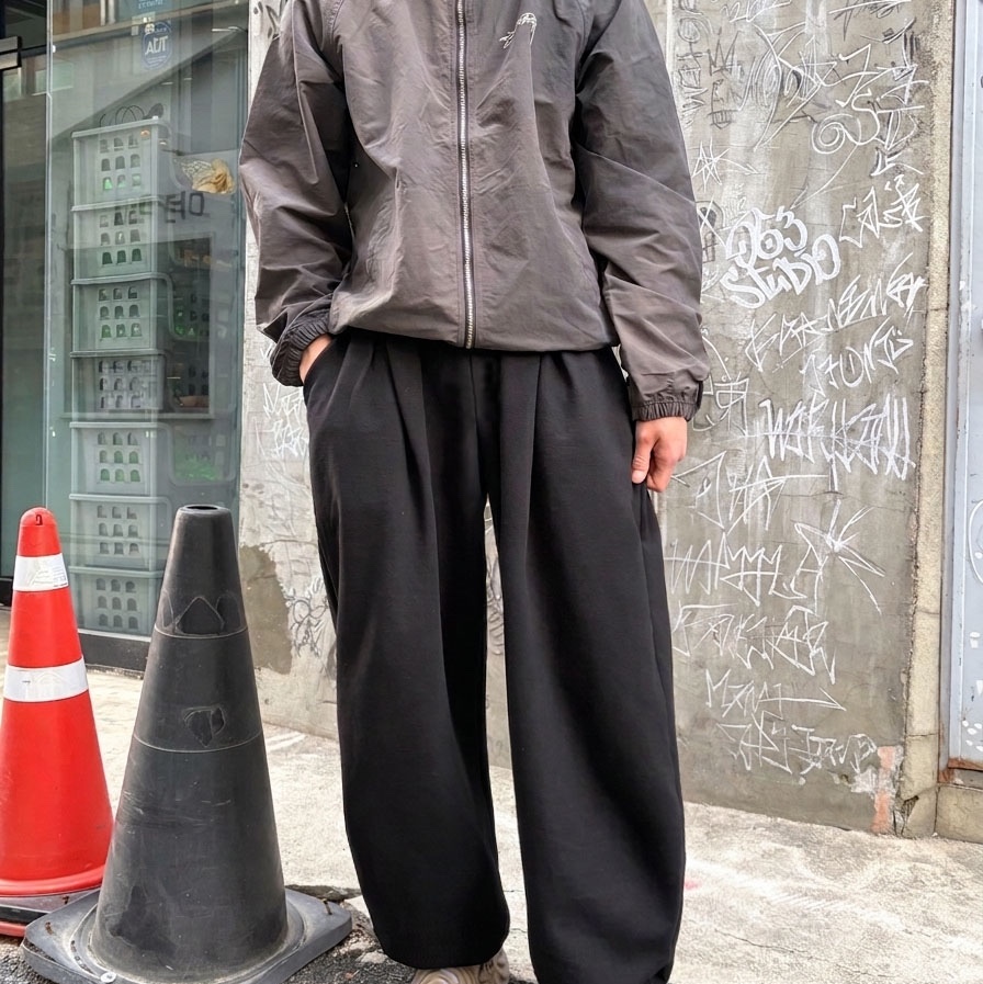 Stussy Wave Dye Beach Shell Jacket Black 착용 스타일