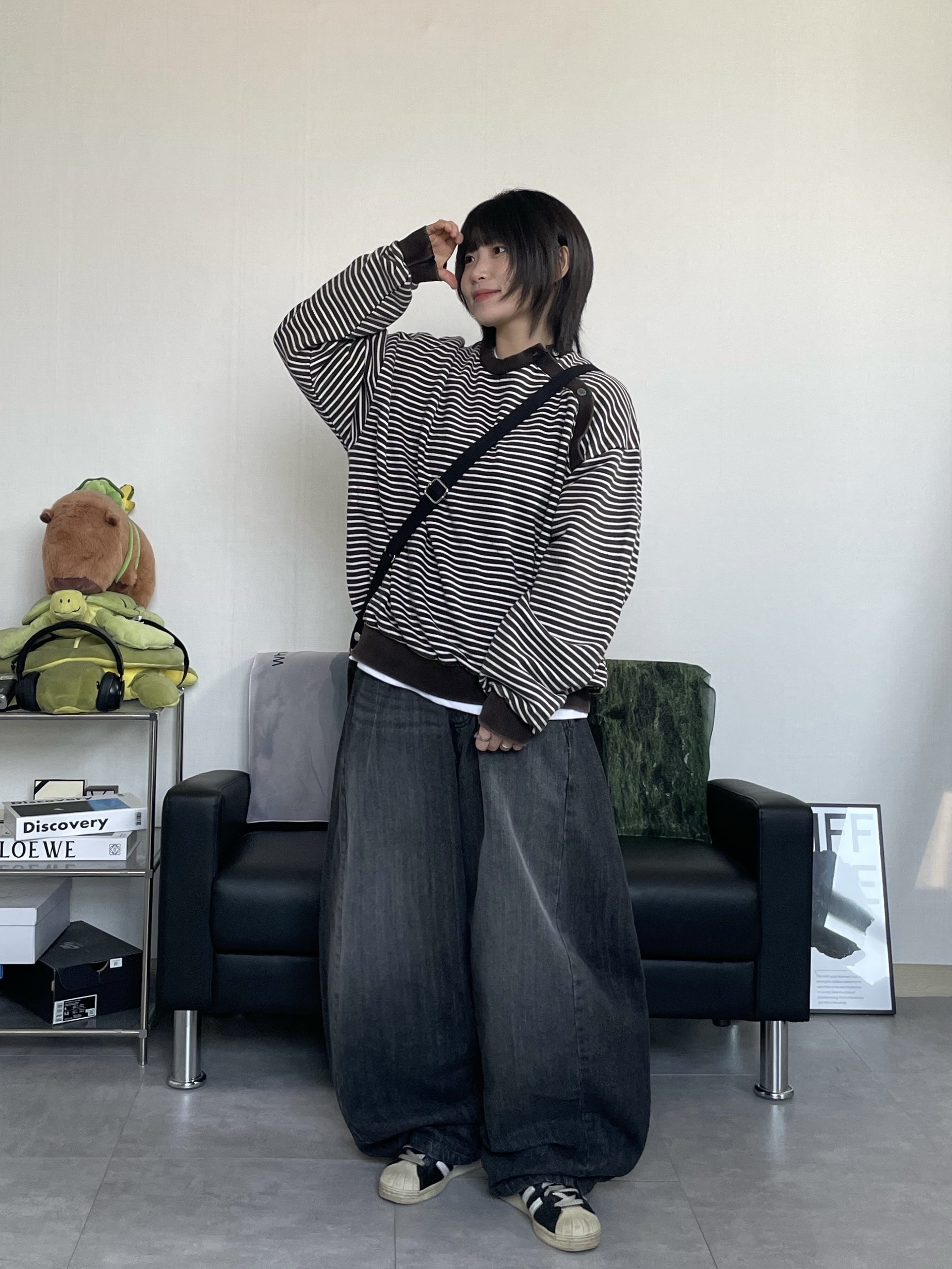 Stussy Canvas Side Pouch Washed Black 착용 스타일 - 2