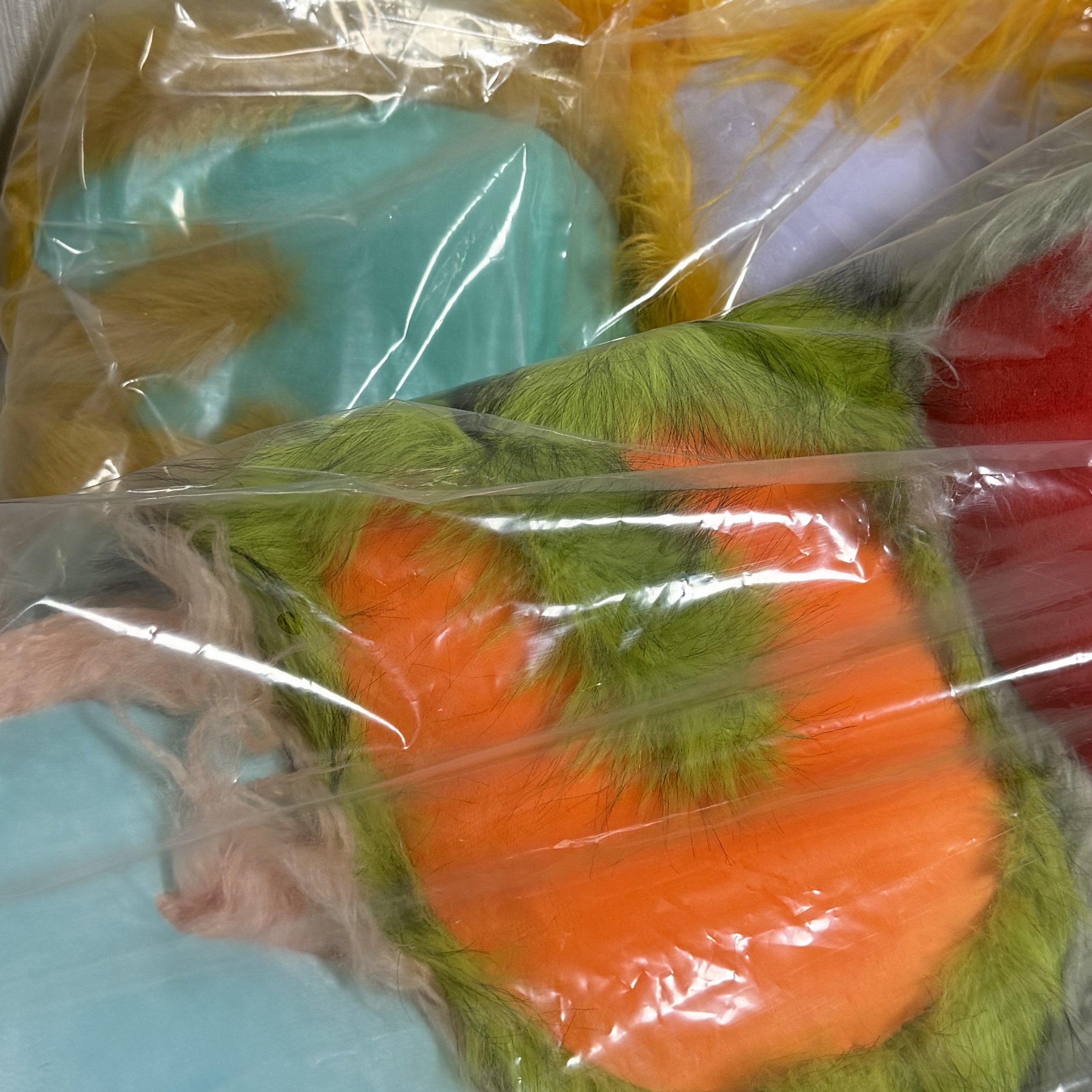 Supreme Faux Fur Pillow Multicolor - 26SS 착용 스타일