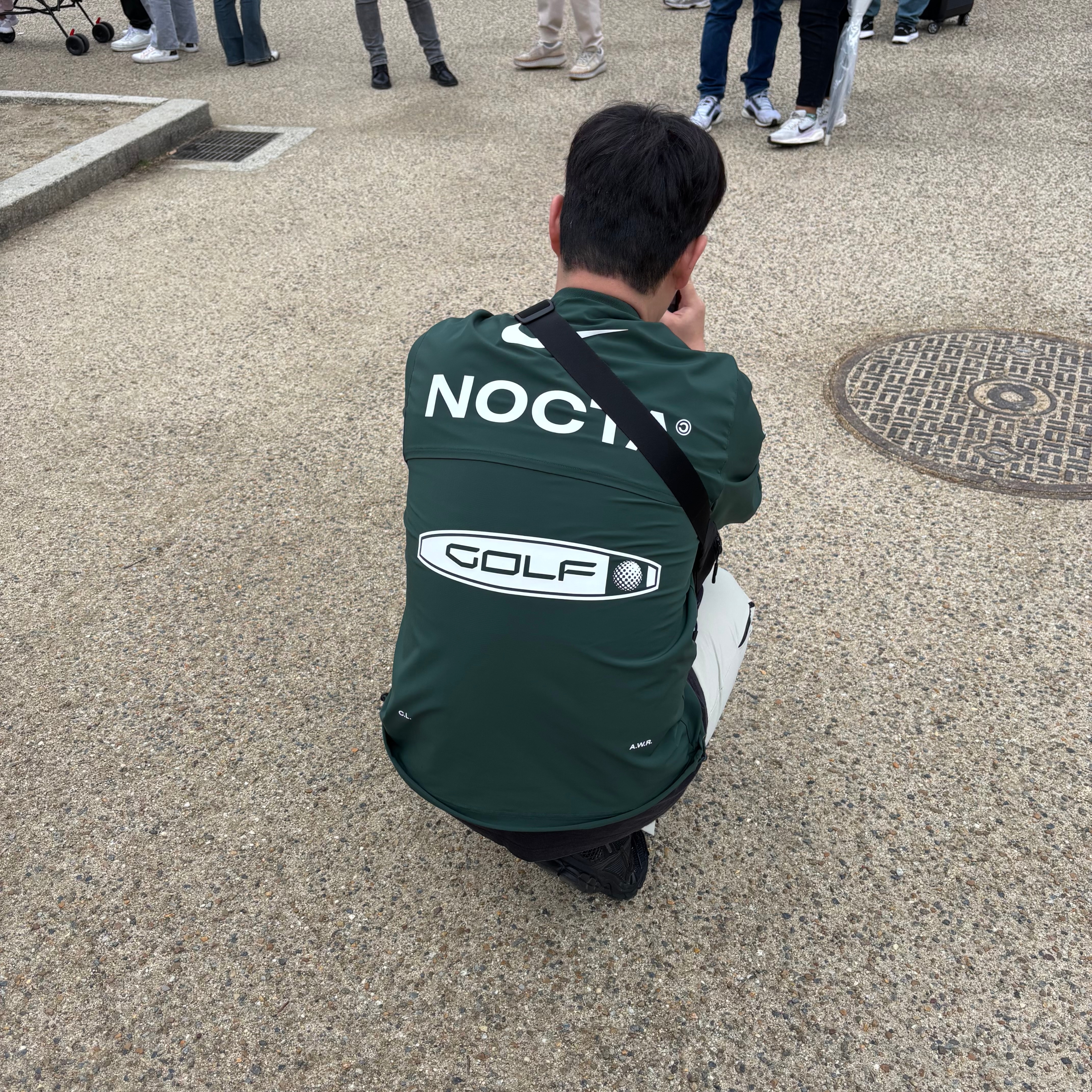 Nike NSW Trend Woven Jacket Light Iron Ore - Asia, Nike x Drake Nocta Golf Crewneck Top Green - Asia 착용 스타일 - 2