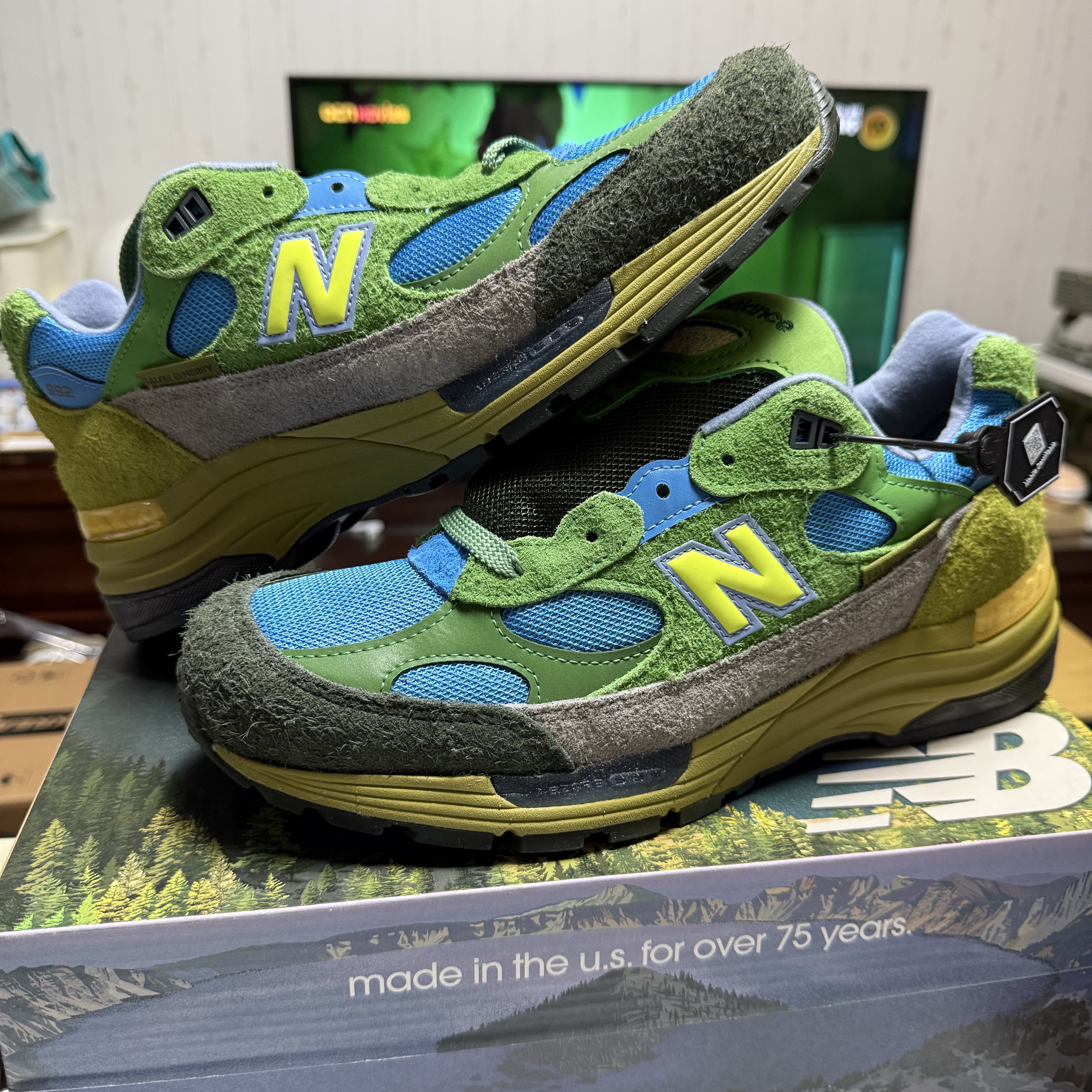 New Balance x Salehe Bembury 992 Green Blue - D Standard 착용 스타일
