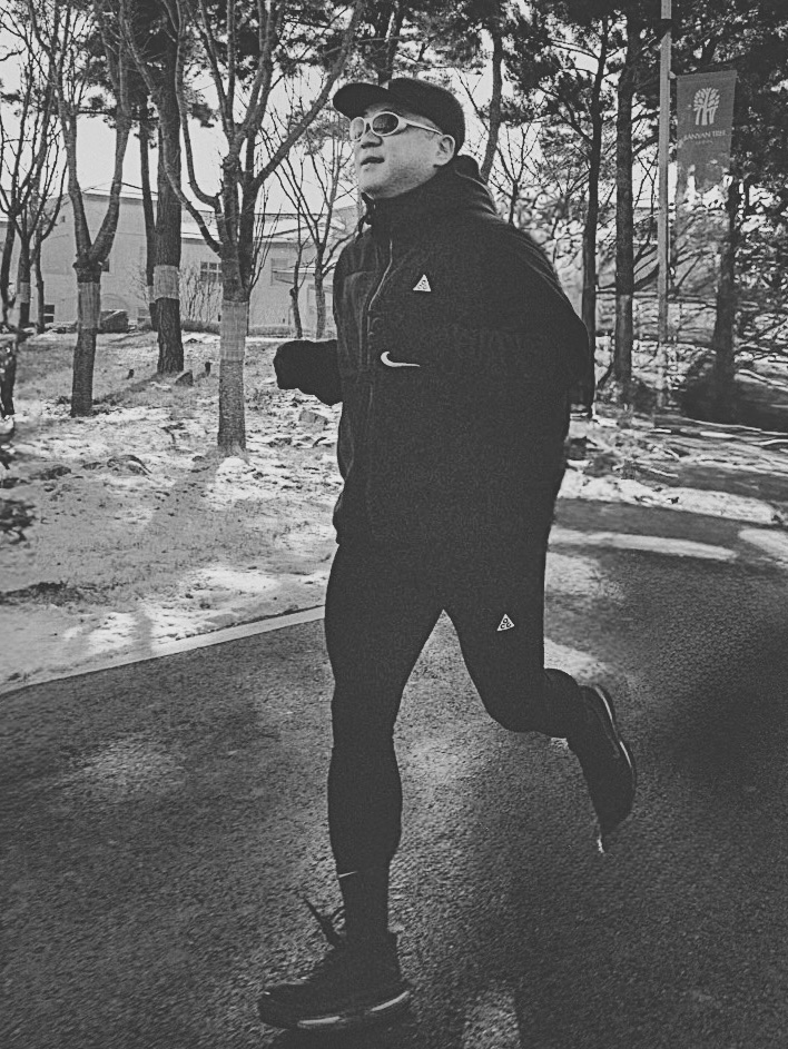 Nike ACG Wolf Tree Plus Full-Zip Hooded Mid Layer Black Summit White - US/EU, Nike ACG Lunar Ray Dri-Fit ADV Trail Running Tights Black Summit White - Asia 착용 스타일 - 1