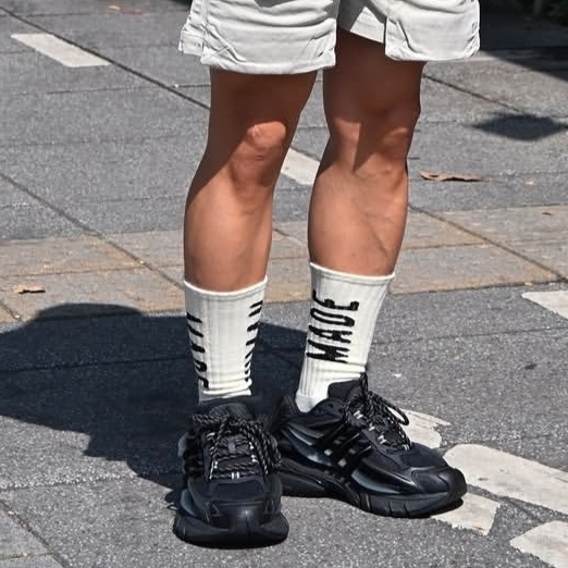 Adidas x Pharrell Williams Virginia Adistar Jellyfish Triple Black 착용 스타일 - 4