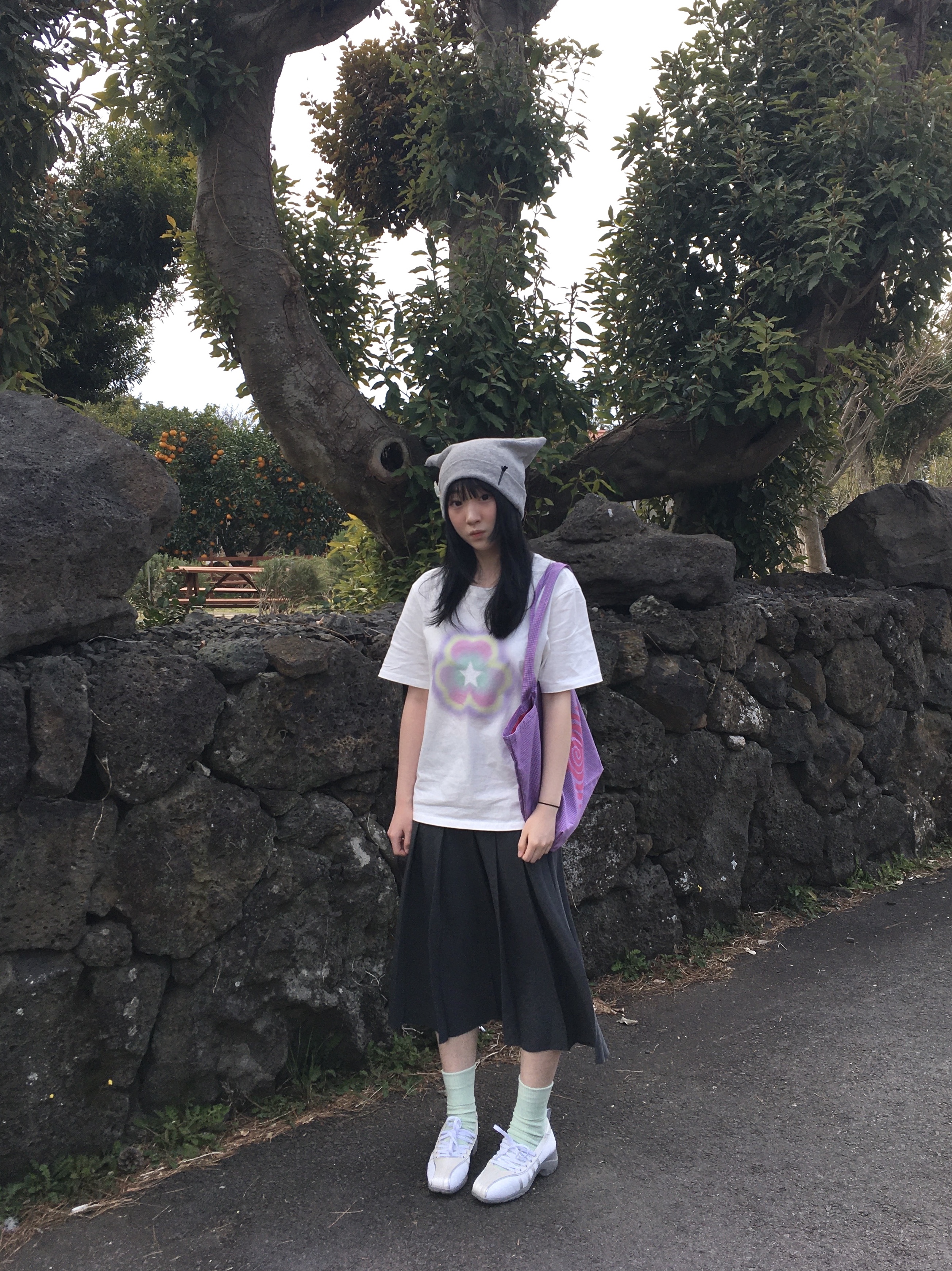 (W) Rockfishweatherwear x ILLIT Bliss Heel Laceup Sneakers White 착용 스타일 - 3
