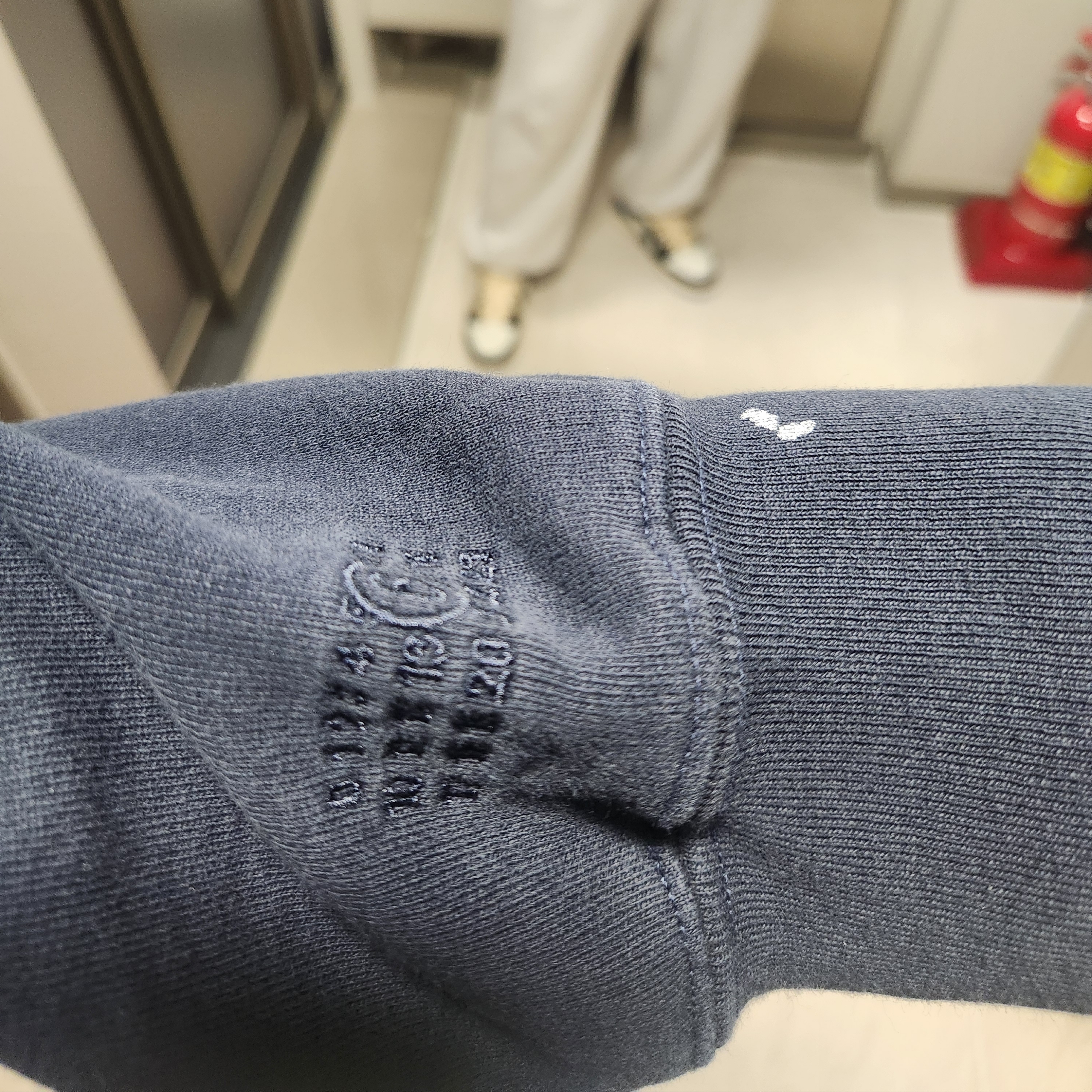 Supreme x MM6 Maison Margiela Box Logo Zip Up Hooded Sweatshirt Navy - 26SS, Jordan 1 x Travis Scott x Fragment Retro Low OG SP Military Blue 착용 스타일 - 3