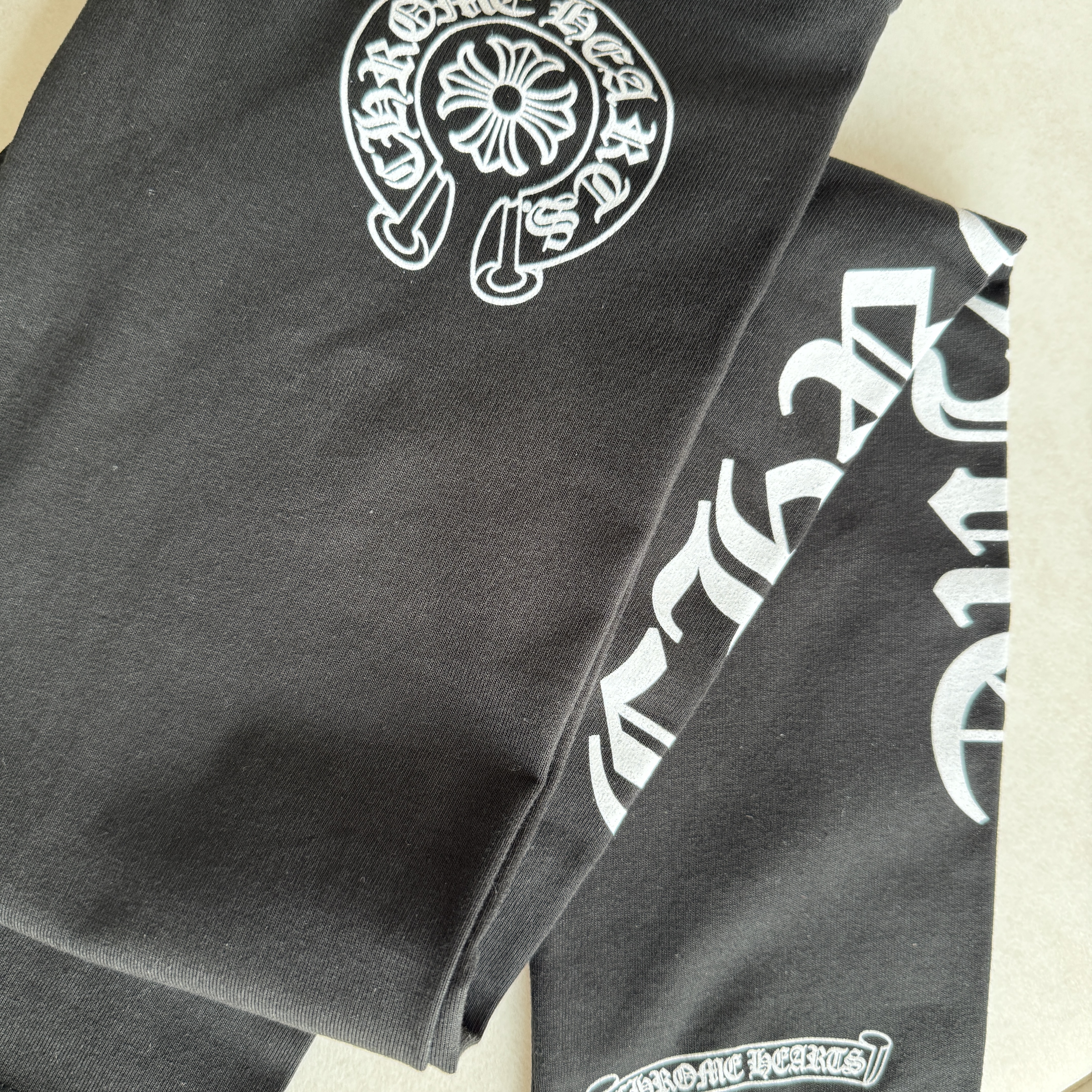 Chrome Hearts Horseshoe Script Logo Leggings Black 착용 스타일
