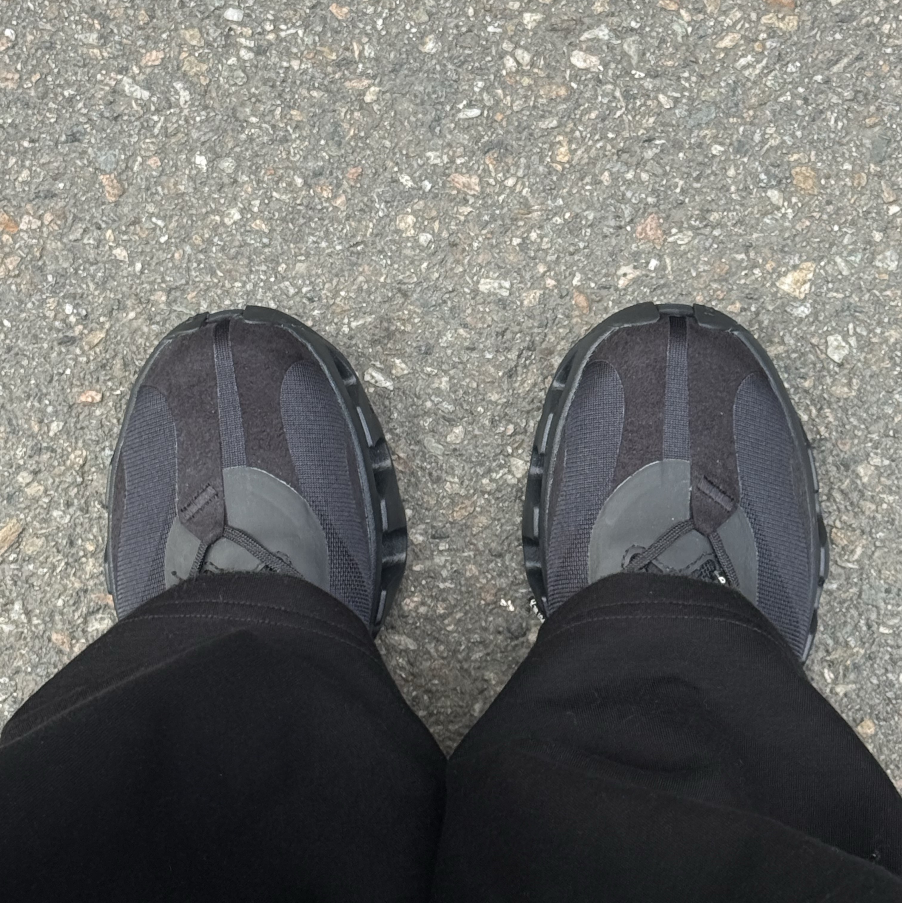 On Running x Kith K-Tech 1 Black 착용 스타일 - 1
