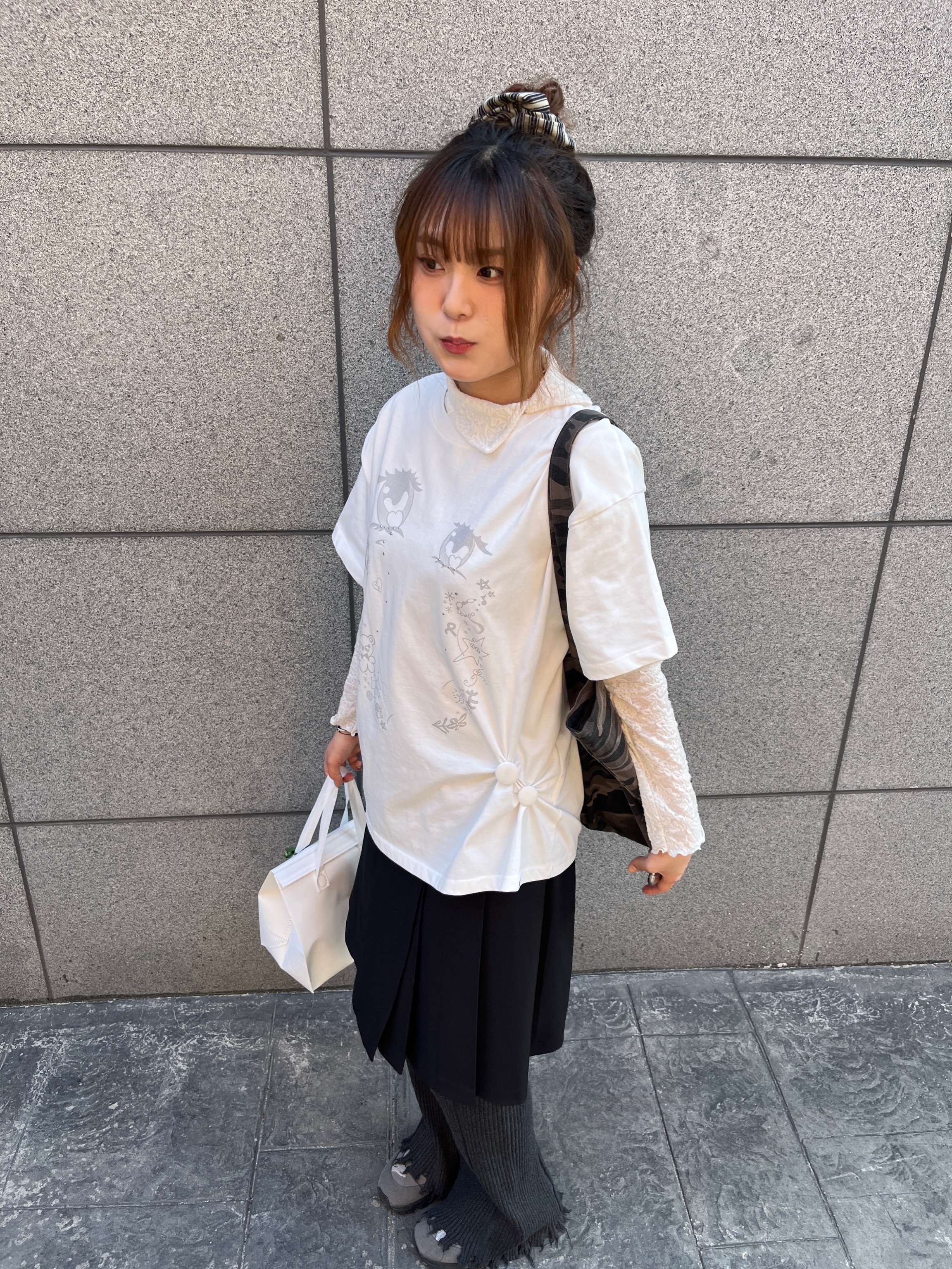 UGLYSHADOW Button Double Pleated Midi Skirt Black 착용 스타일 - 2