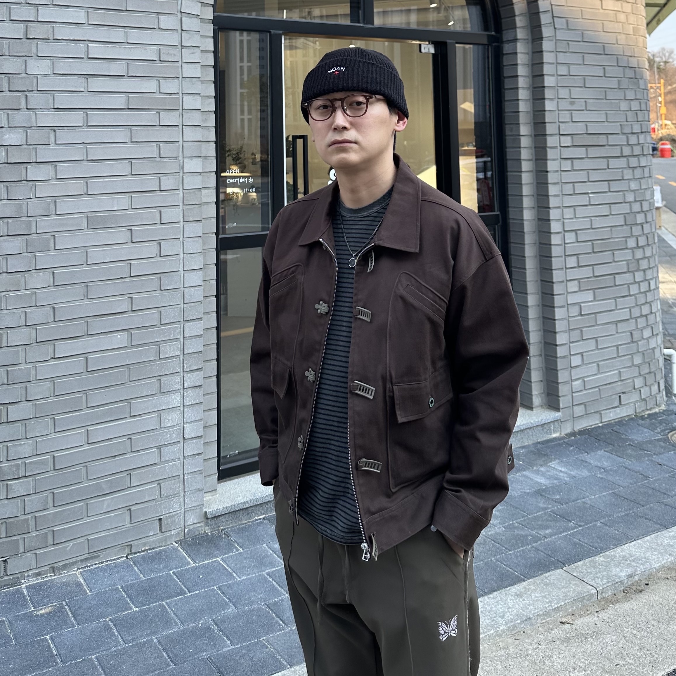 Noah Core Logo Beanie Black 착용 스타일 - 2