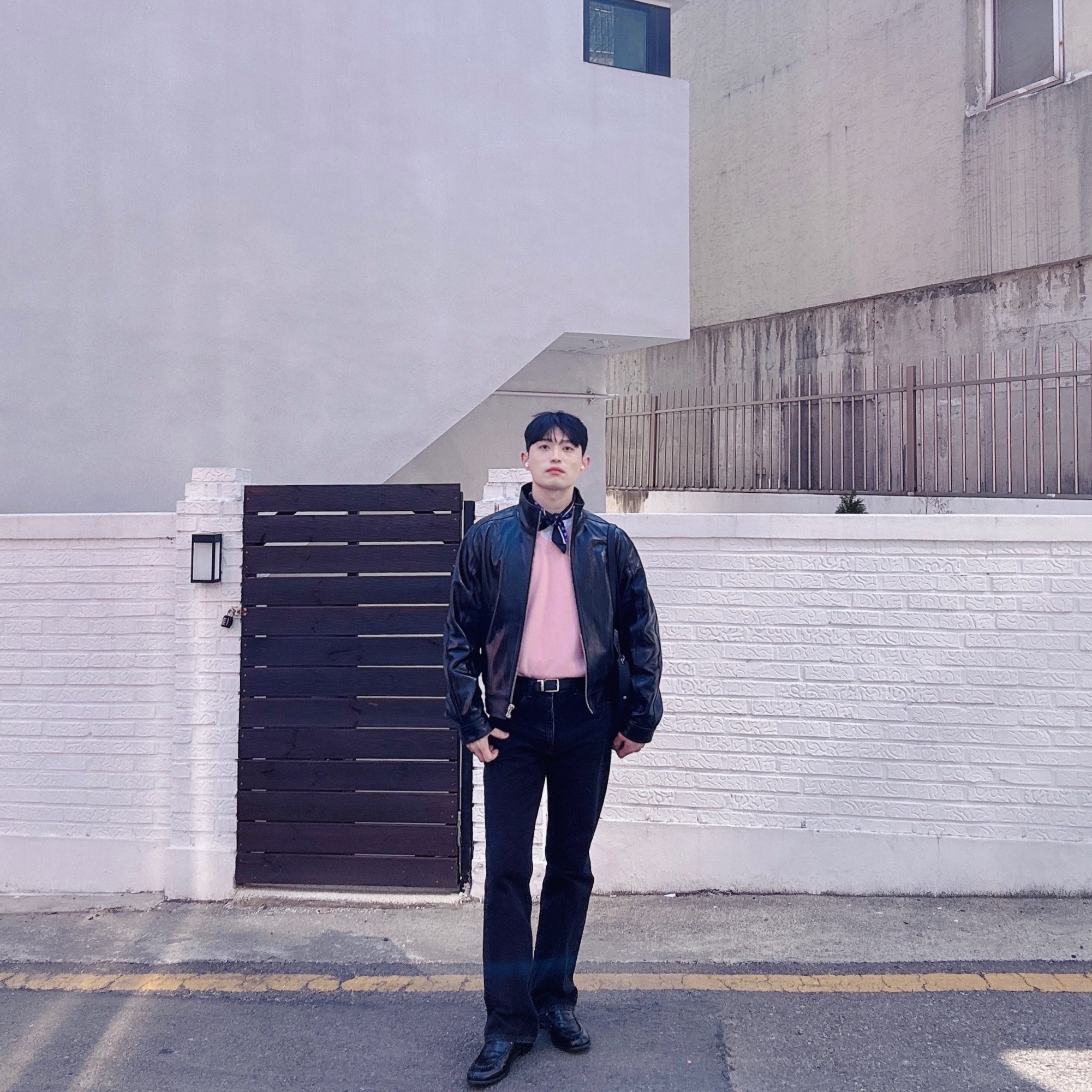 STU Lambskin Leather Jacket In Black 착용 스타일 - 1