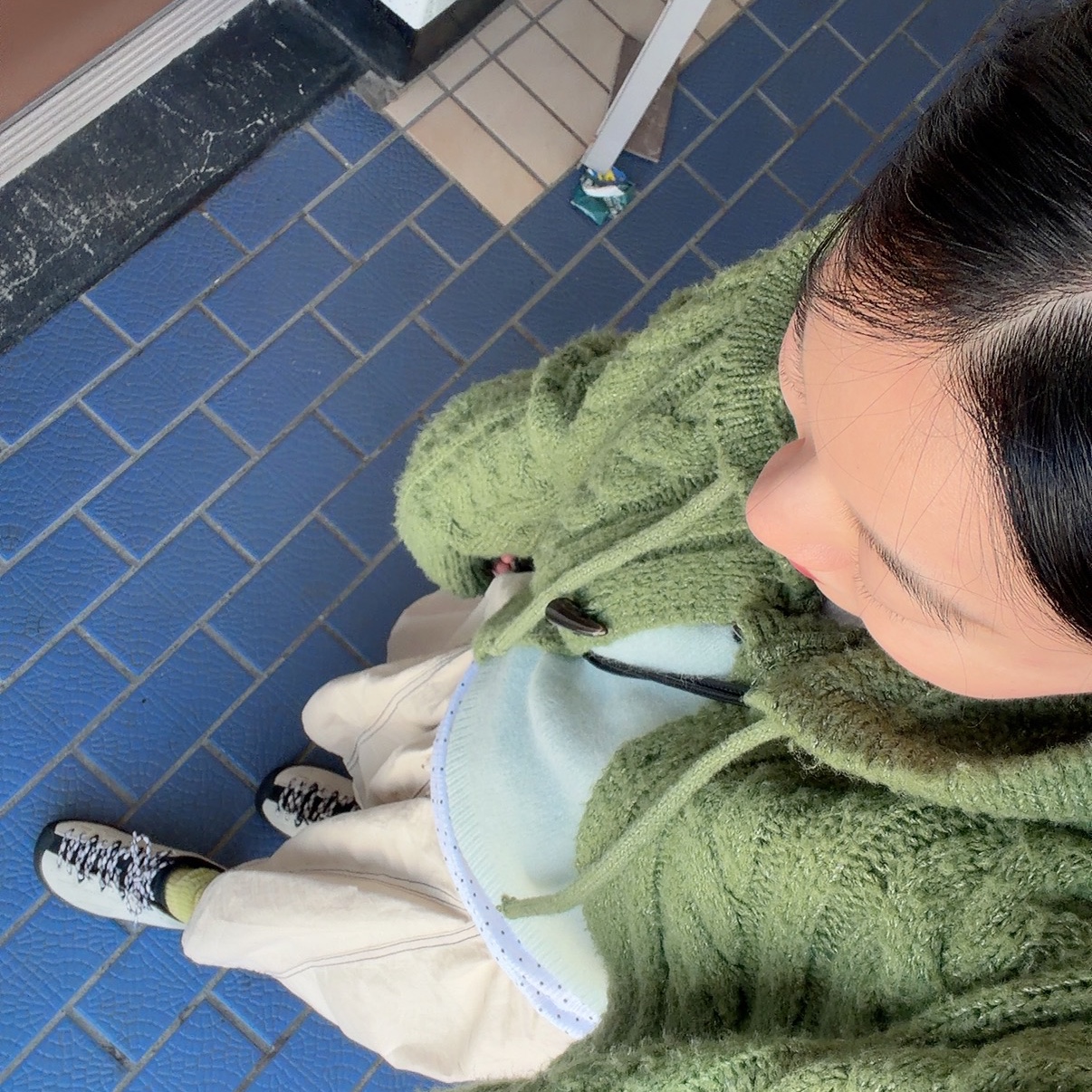 (W) Keen Jasper Sneakers Birch Black, Bottega Veneta Small Leather Cassette Bucket Bag Black 착용 스타일 - 2