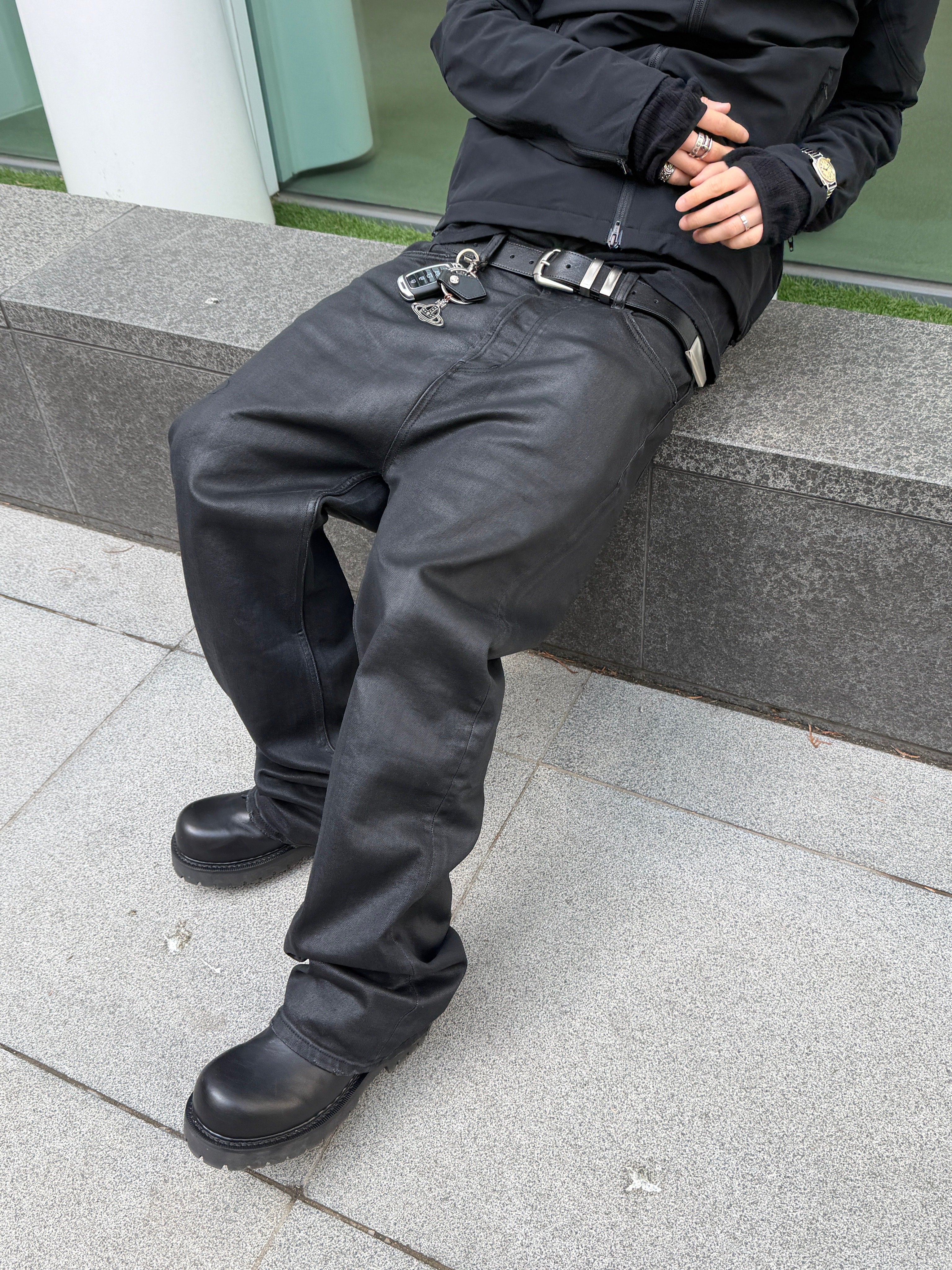 Undermycar POC Flame Vintage Washed T-Shirts Black, Undermycar Noir Coated Baggy Jeans Black 착용 스타일 - 9