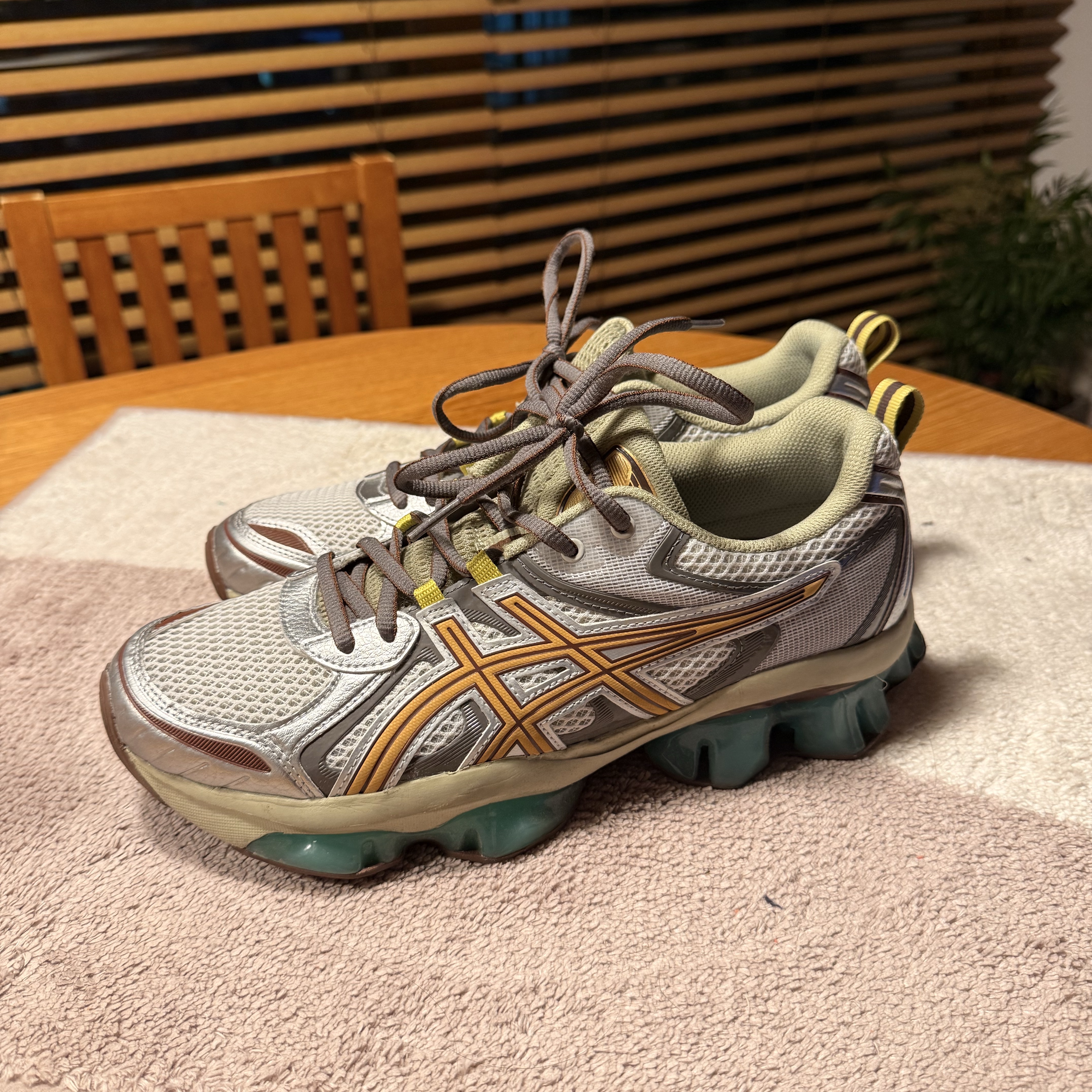 Asics Gel-Quantum Kinetic White Khaki 착용 스타일 - 2