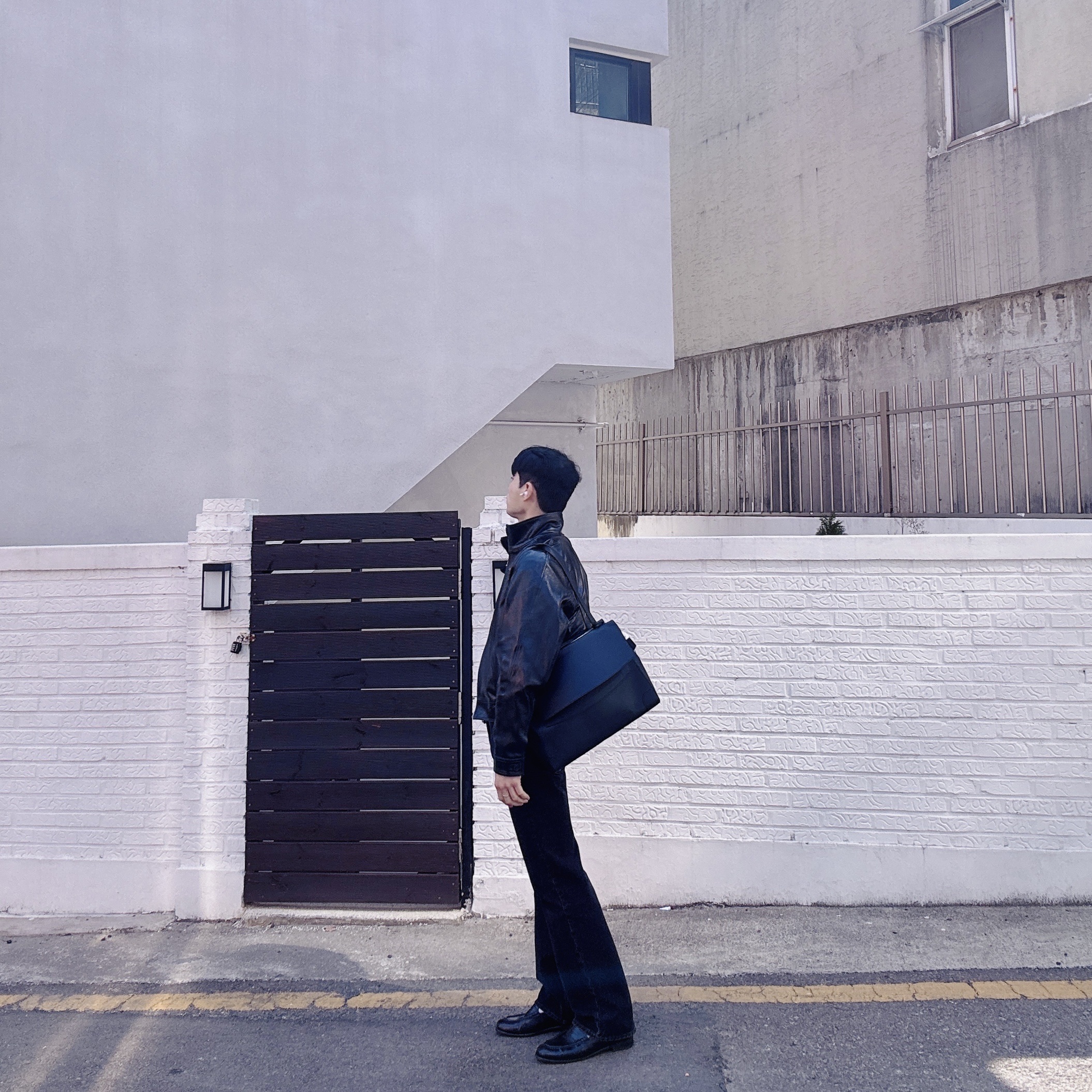 STU Lambskin Leather Jacket In Black 착용 스타일 - 3