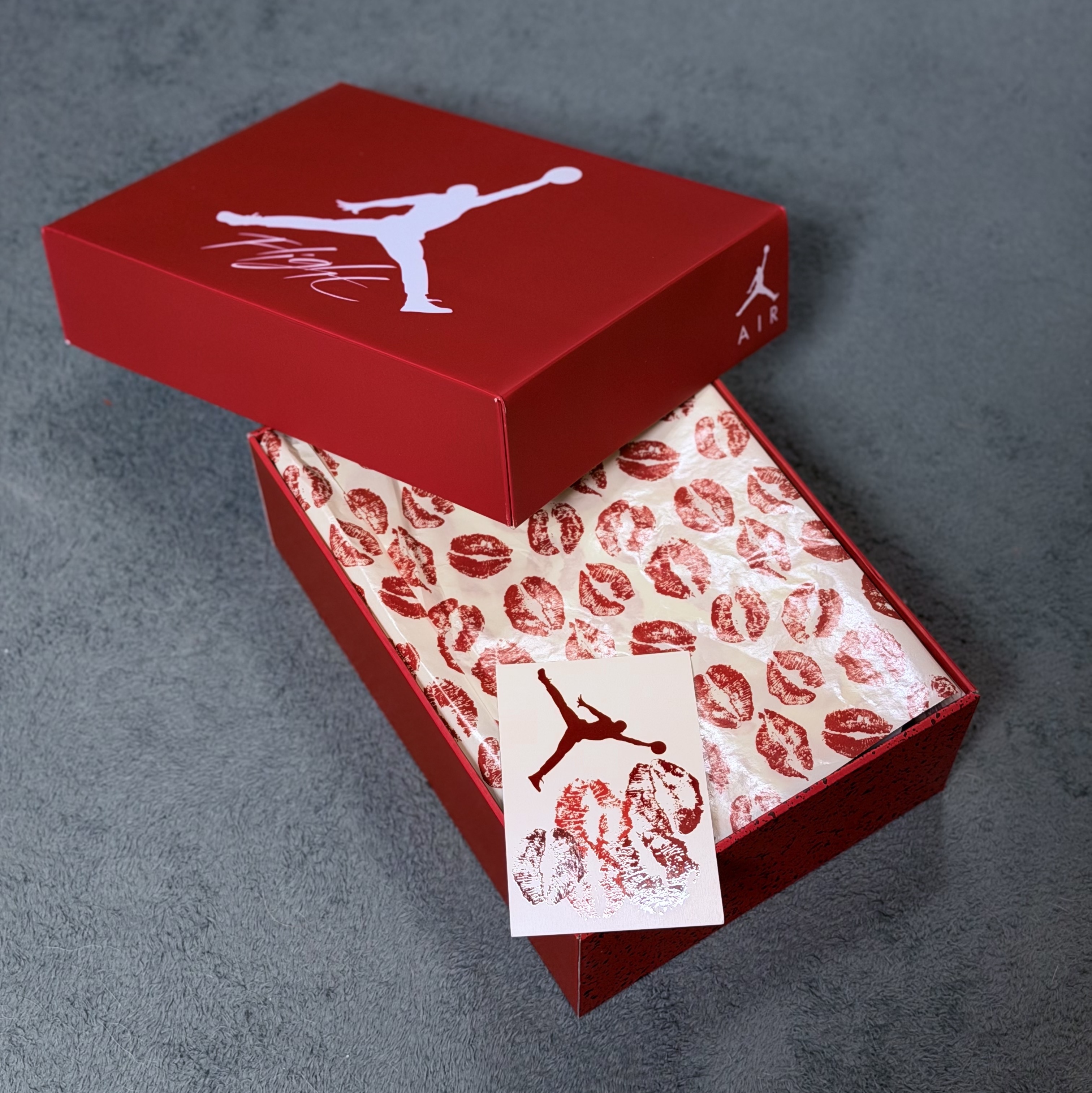 (W) Jordan 4 Retro Valentine's Day Pale Ivory Sierra Red 착용 스타일 - 1