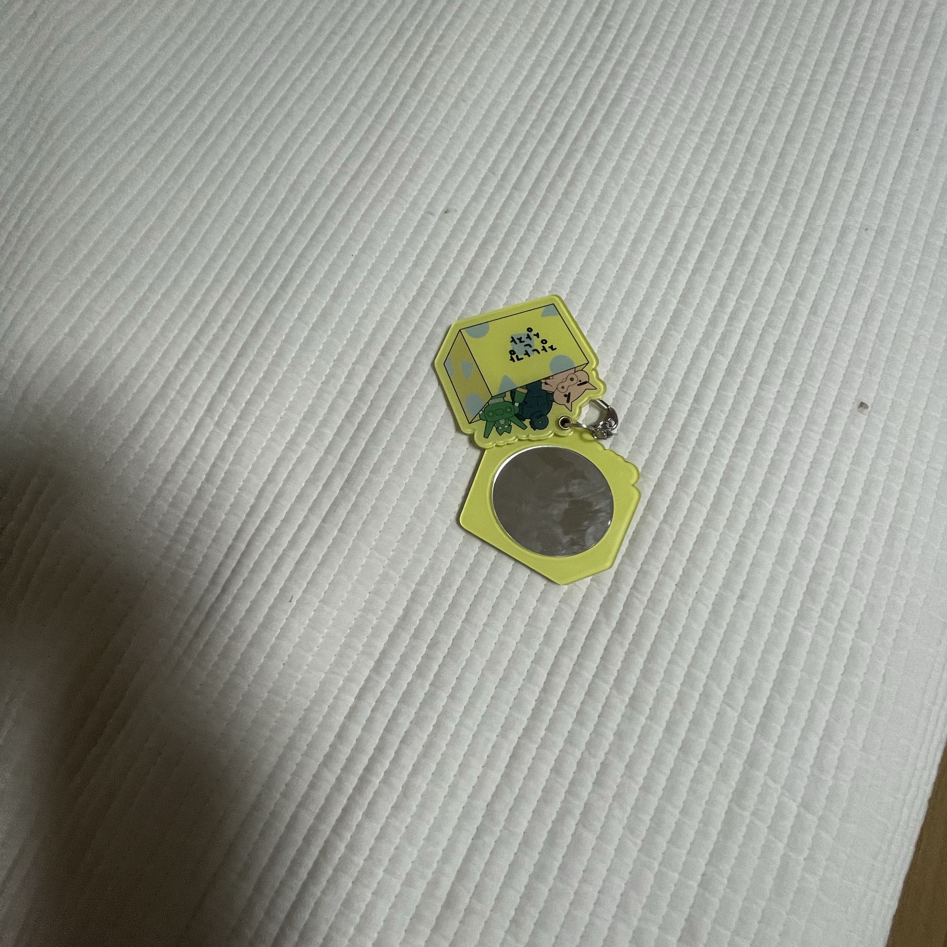 Daewonmedia Crayon Shin Chan Slide Mirror Acrylic Keyring Toy Box 착용 스타일