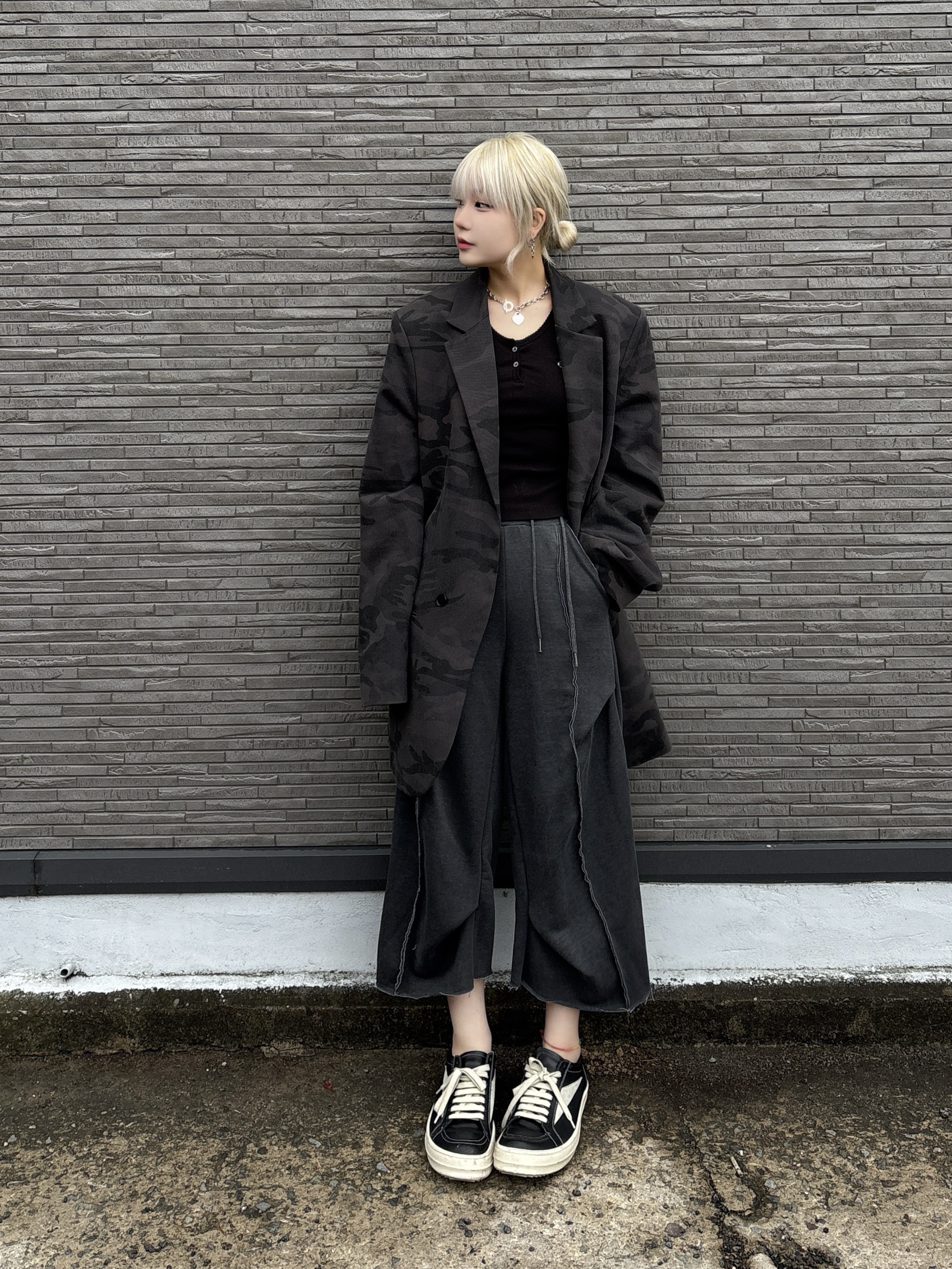 Rick Owens Lido Vintage Sneakers Black Milk 착용 스타일 - 1