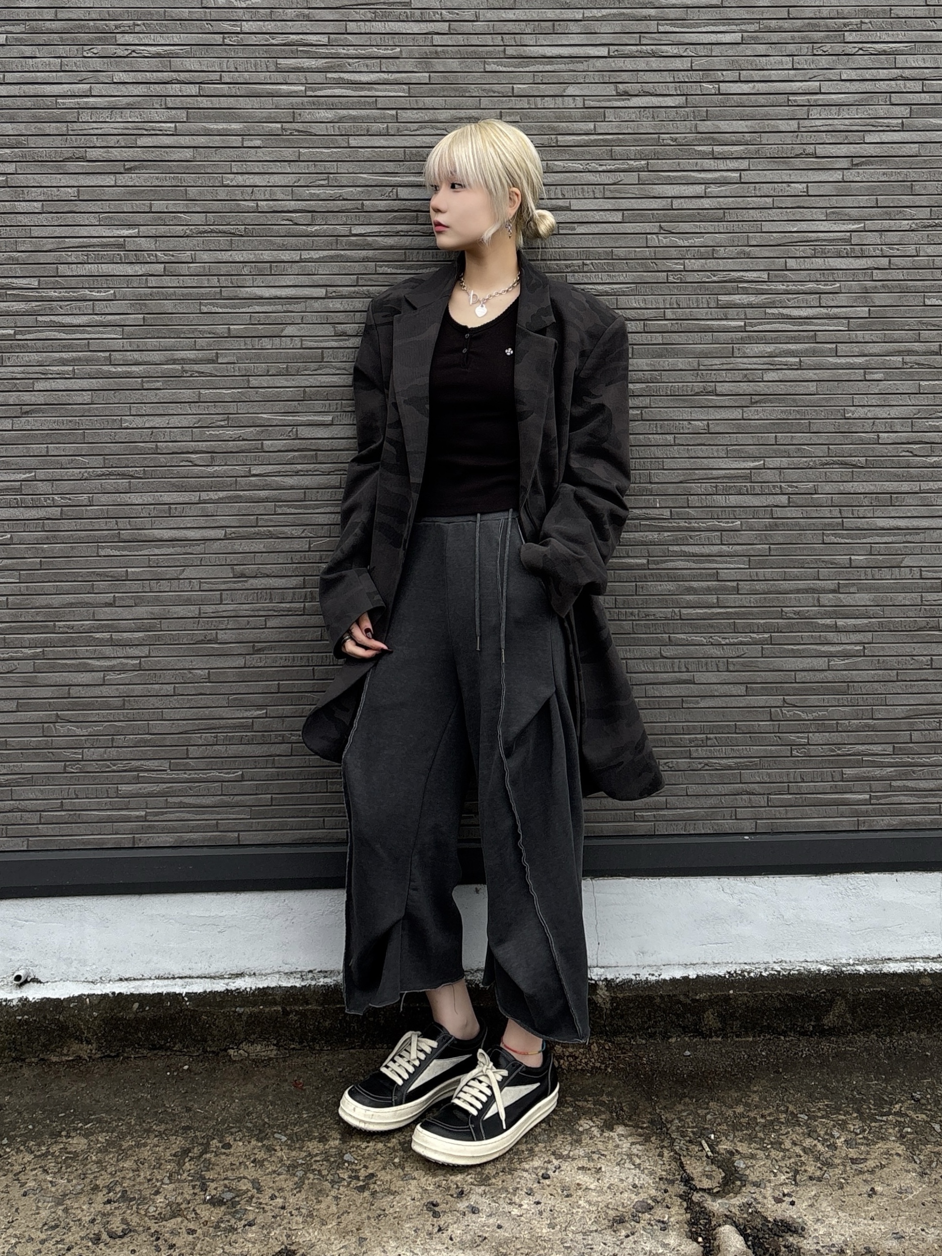 Rick Owens Lido Vintage Sneakers Black Milk 착용 스타일 - 4