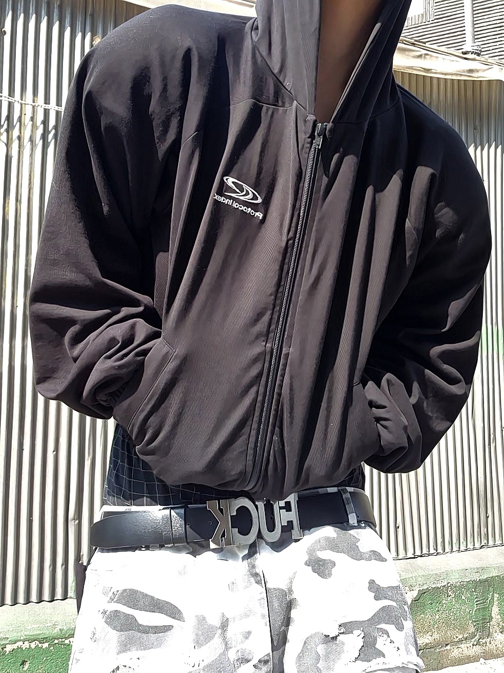 Chrome Hearts Fuck Hollywood Trucker Hat Black 착용 스타일 - 2