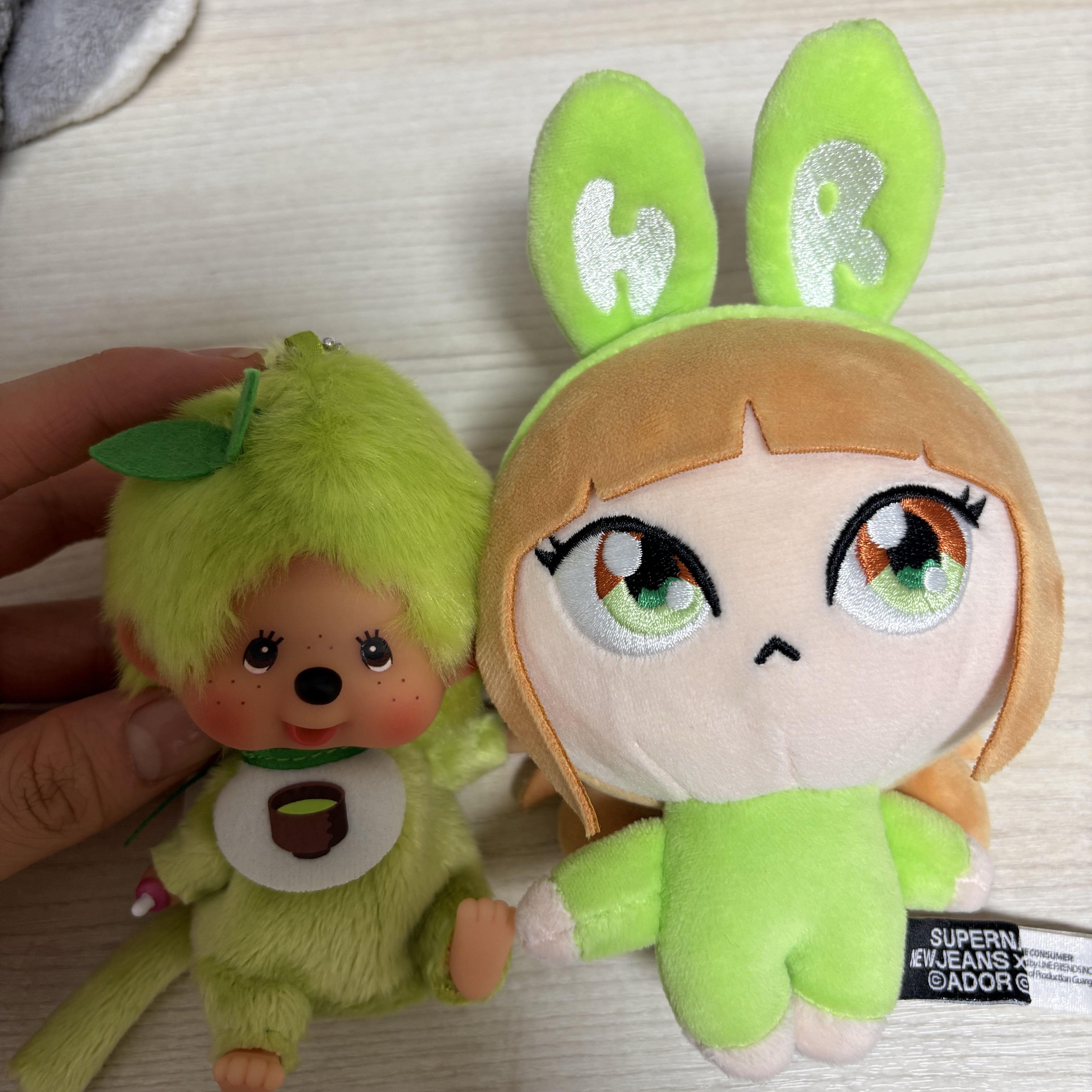 Monchhichi Green Tea Bighead SS Key Chain Green, NewJeans x Murakami Plush Keyring Haerin 착용 스타일