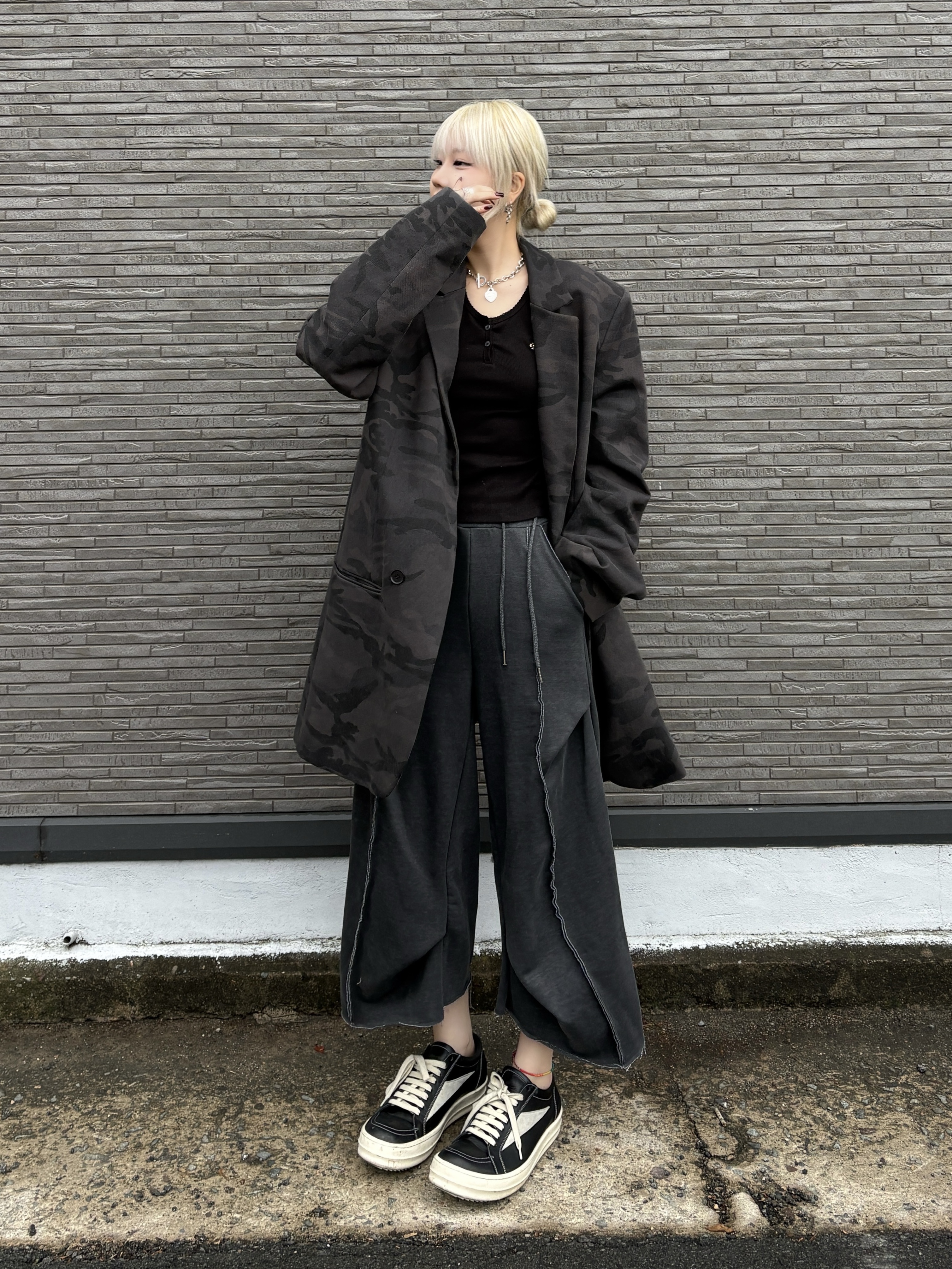 Rick Owens Lido Vintage Sneakers Black Milk 착용 스타일 - 5