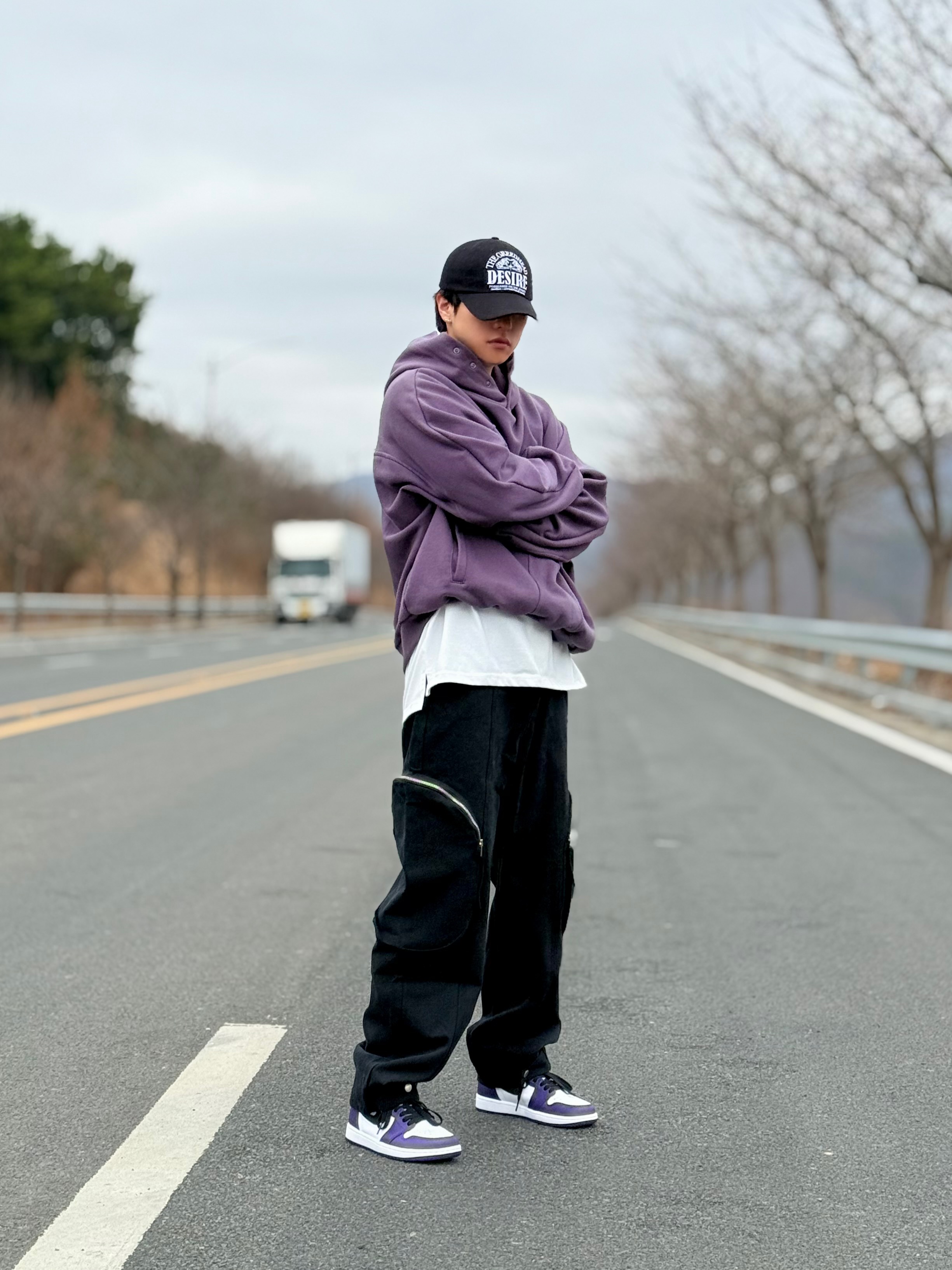 Jordan 1 Retro High OG Court Purple 2020, Louis Vuitton Monogram Chain Bracelet Silver 착용 스타일 - 4